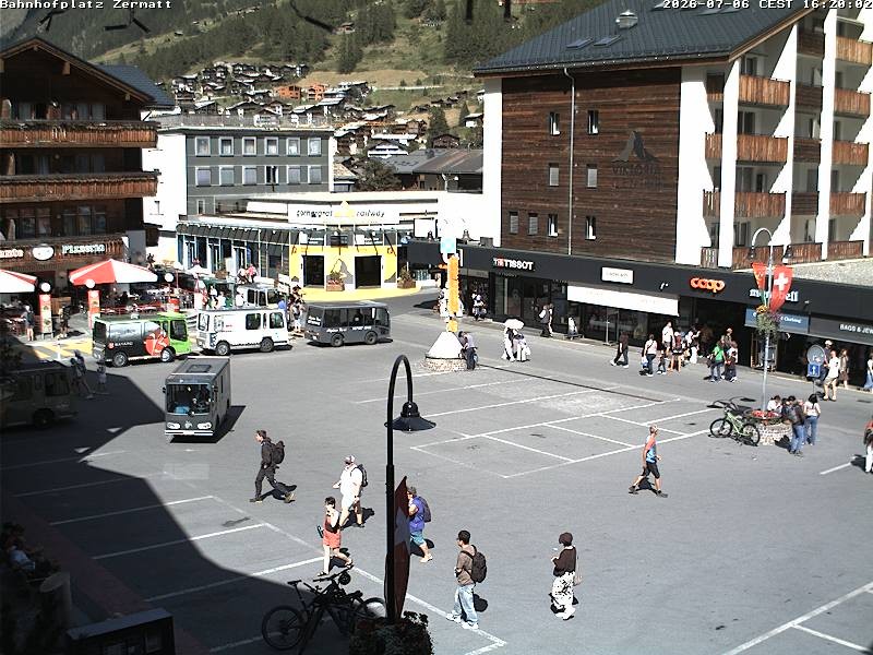 Archiv Foto Webcam Zermatt Bahnhofplatz