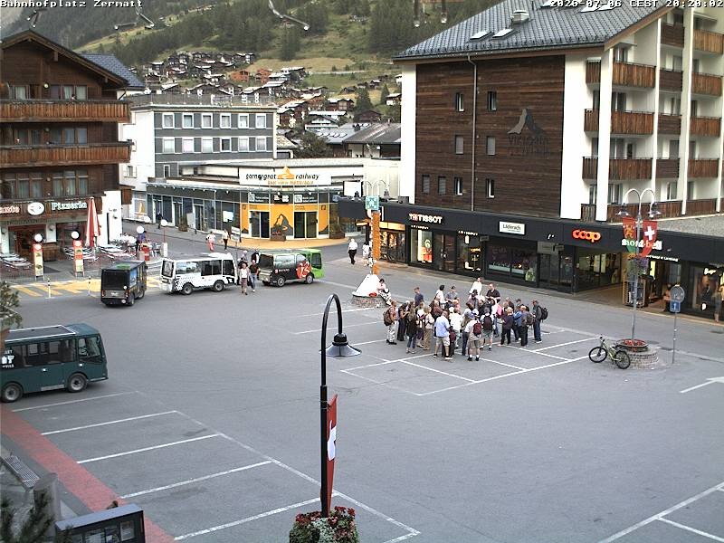 Archiv Foto Webcam Zermatt Bahnhofplatz