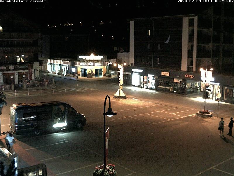 Archiv Foto Webcam Zermatt Bahnhofplatz