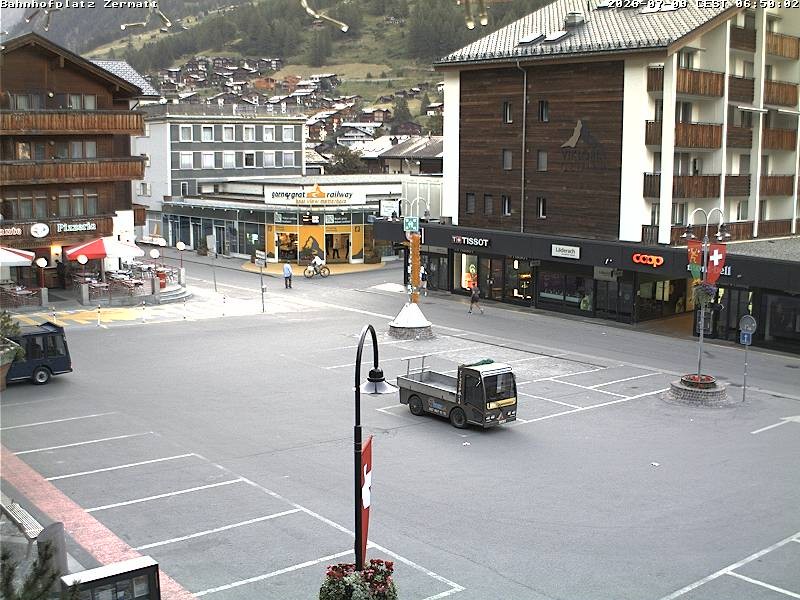 Archiv Foto Webcam Zermatt Bahnhofplatz