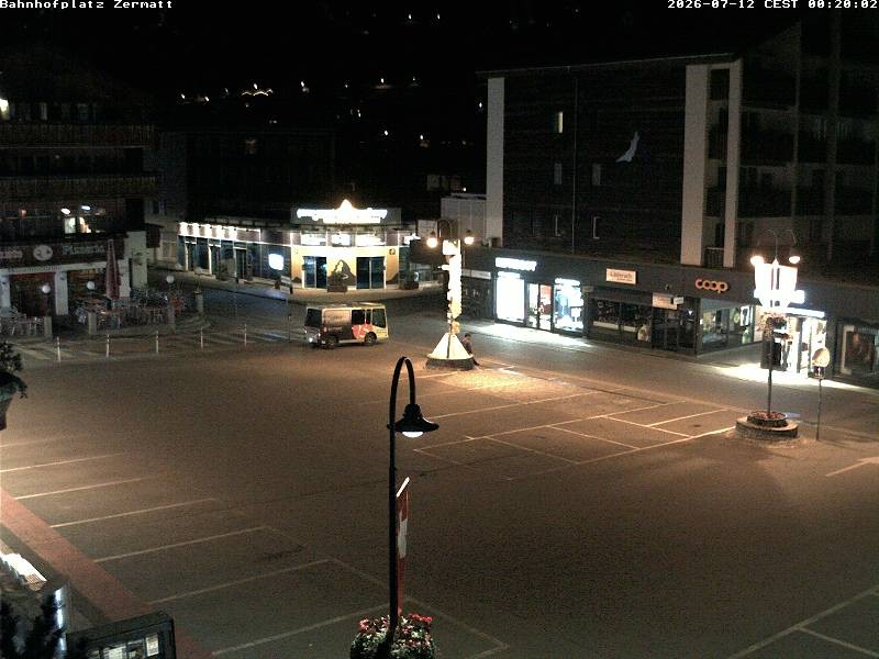 Archiv Foto Webcam Zermatt Bahnhofplatz