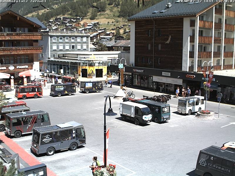 Archiv Foto Webcam Zermatt Bahnhofplatz