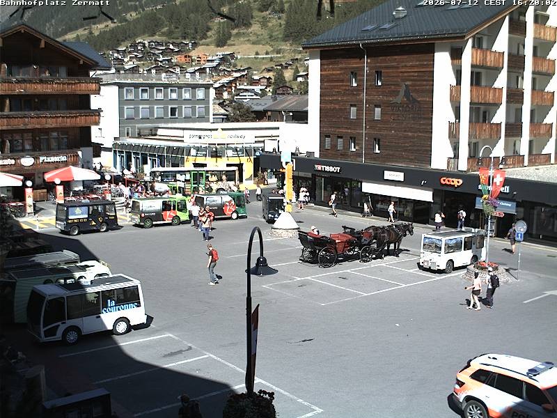 Archiv Foto Webcam Zermatt Bahnhofplatz