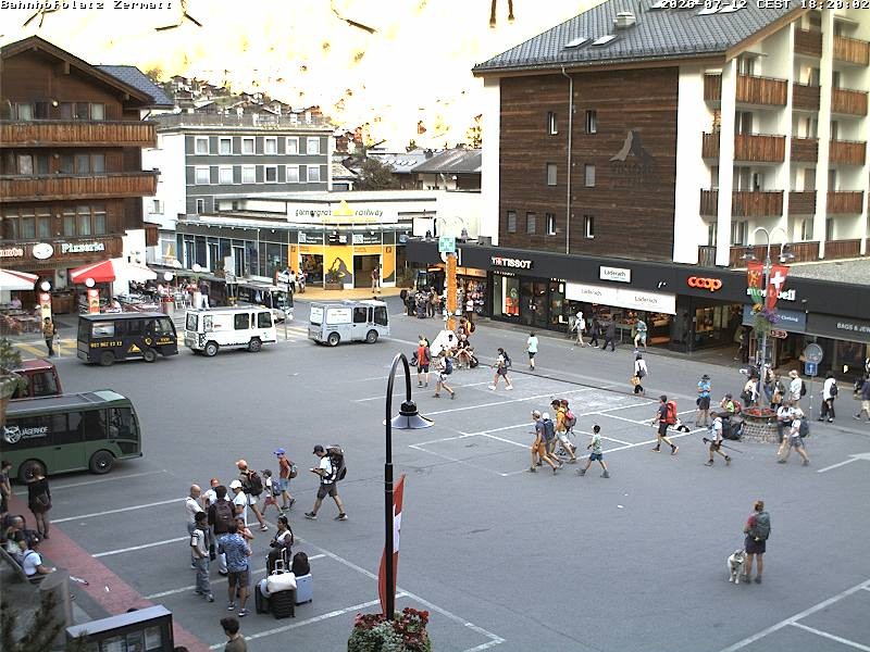 Archiv Foto Webcam Zermatt Bahnhofplatz
