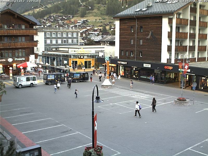 Archiv Foto Webcam Zermatt Bahnhofplatz