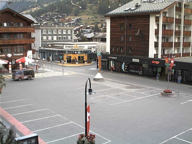 Archiv Foto Webcam Zermatt Bahnhofplatz
