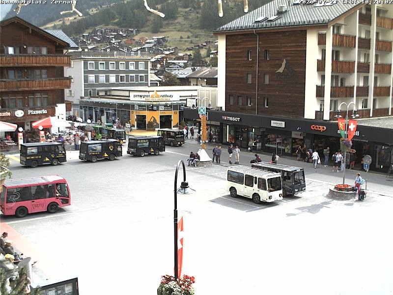 Archiv Foto Webcam Zermatt Bahnhofplatz