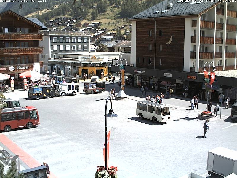 Archiv Foto Webcam Zermatt Bahnhofplatz