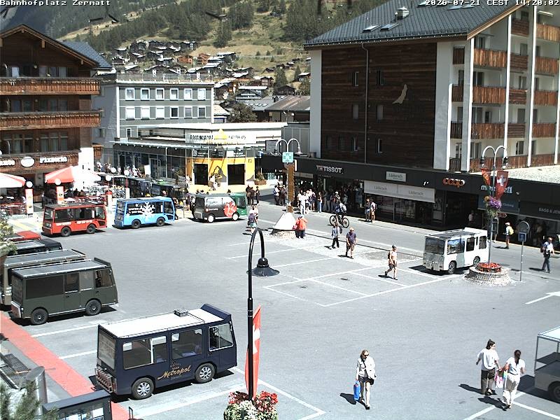 Archiv Foto Webcam Zermatt Bahnhofplatz