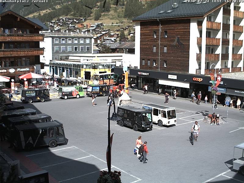 Archiv Foto Webcam Zermatt Bahnhofplatz
