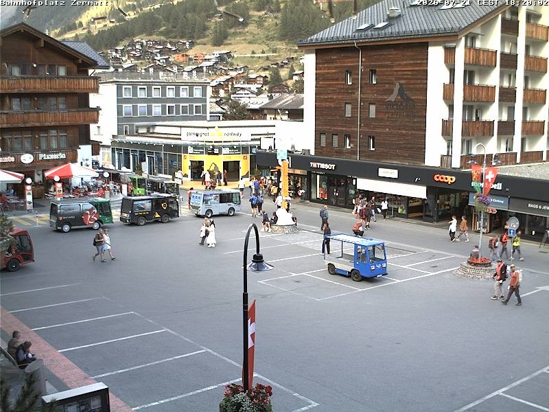 Archiv Foto Webcam Zermatt Bahnhofplatz