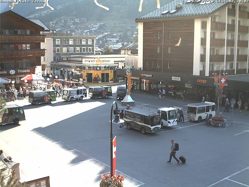 Archiv Foto Webcam Zermatt Bahnhofplatz