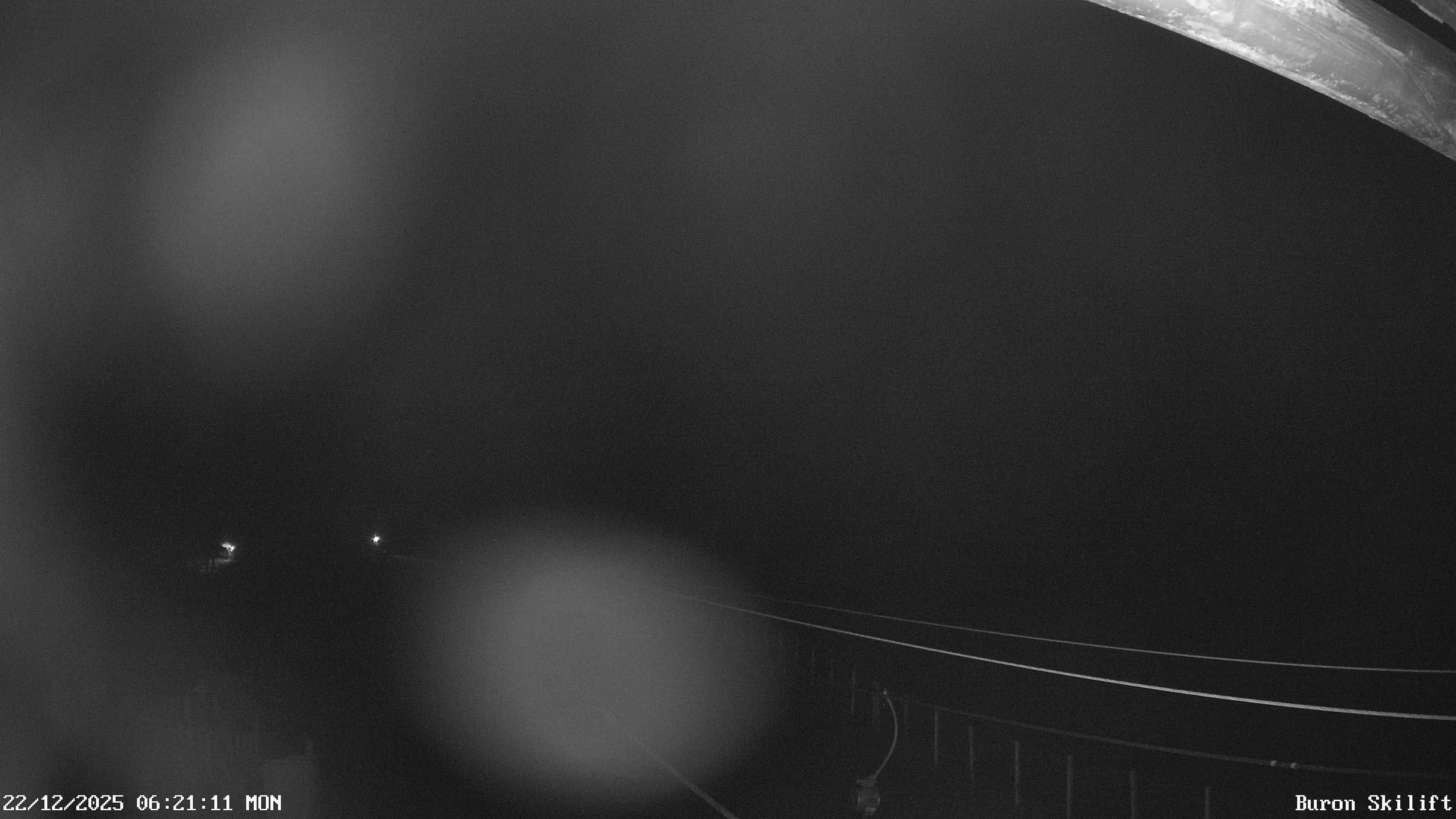 Archiv Foto Webcam Blick von der Talstation des Schlepplifts Buron auf den Lift und die Piste