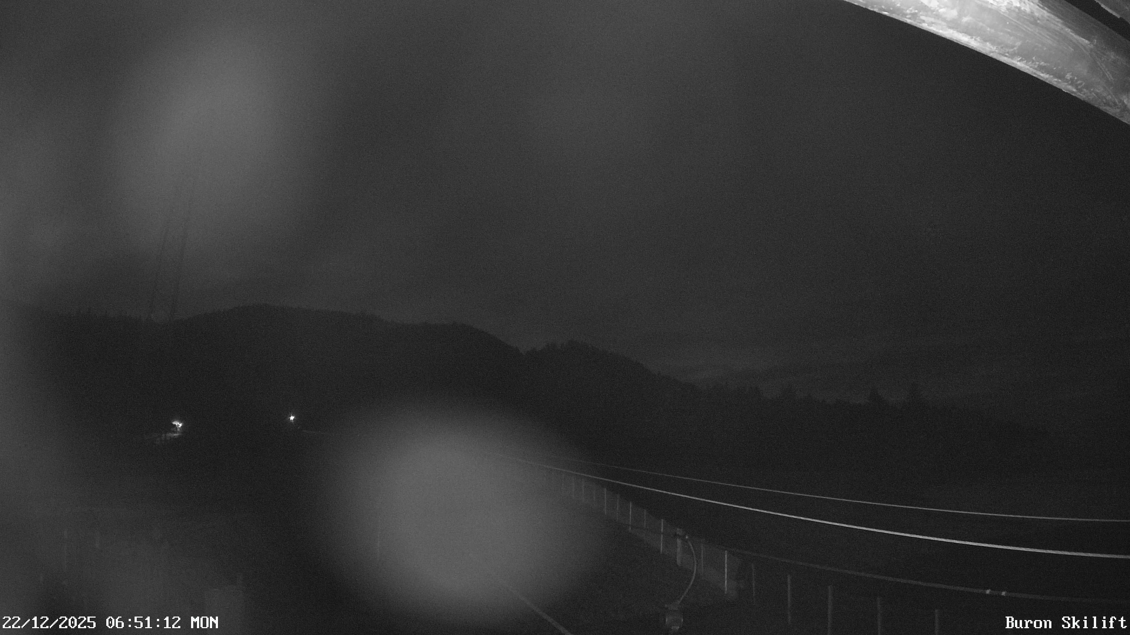 Archiv Foto Webcam Blick von der Talstation des Schlepplifts Buron auf den Lift und die Piste