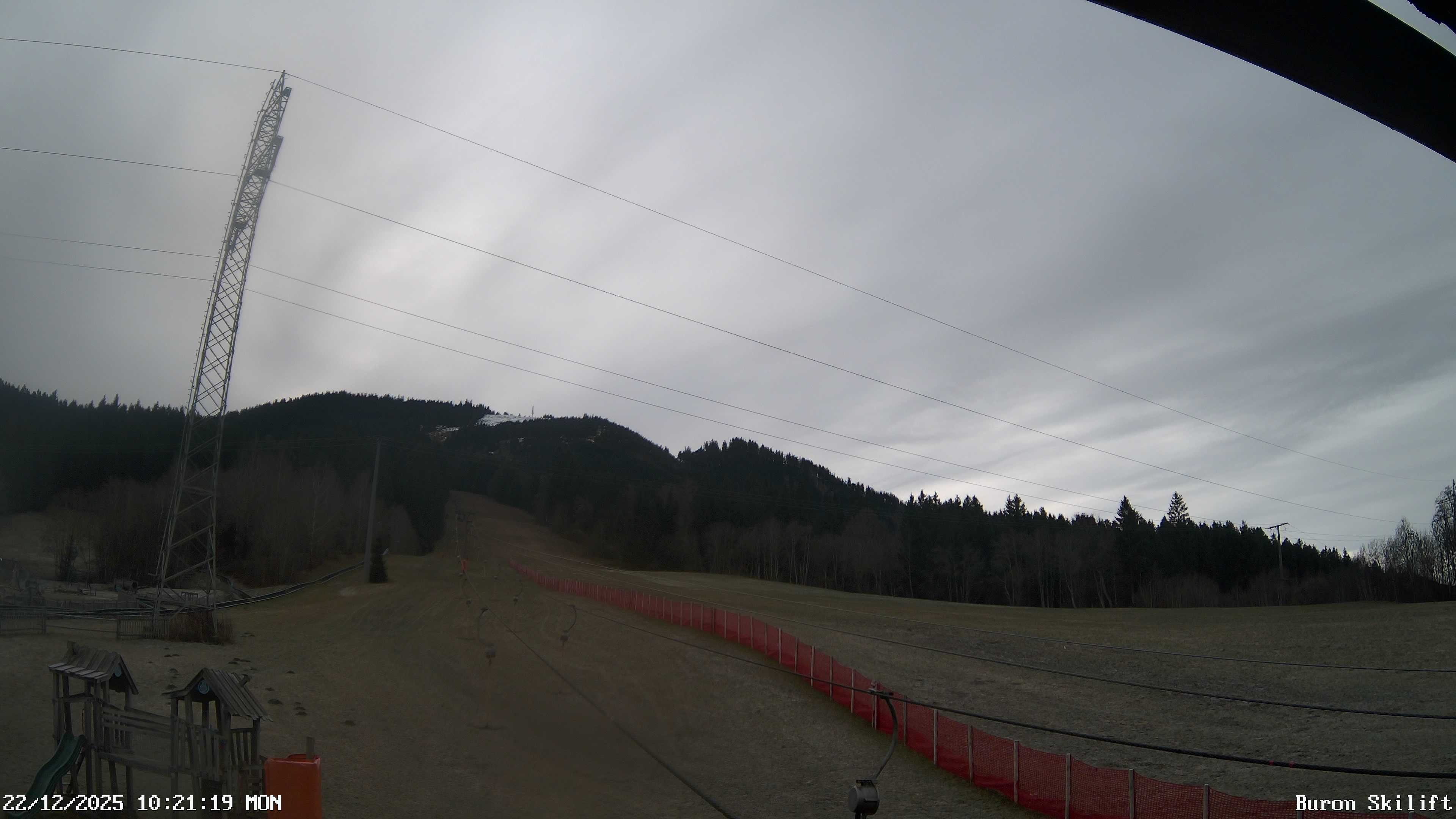 Archiv Foto Webcam Blick von der Talstation des Schlepplifts Buron auf den Lift und die Piste