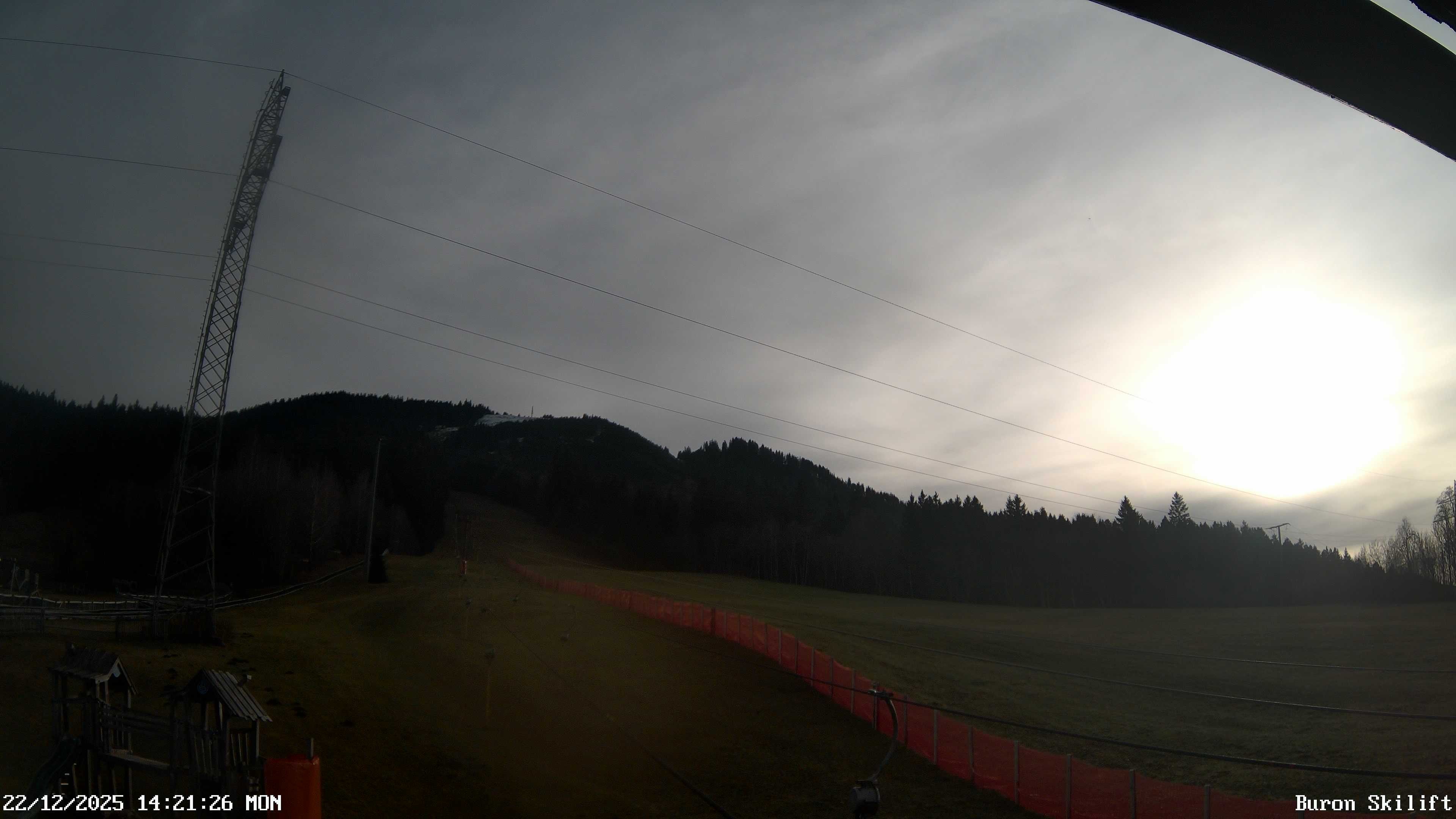 Archiv Foto Webcam Blick von der Talstation des Schlepplifts Buron auf den Lift und die Piste