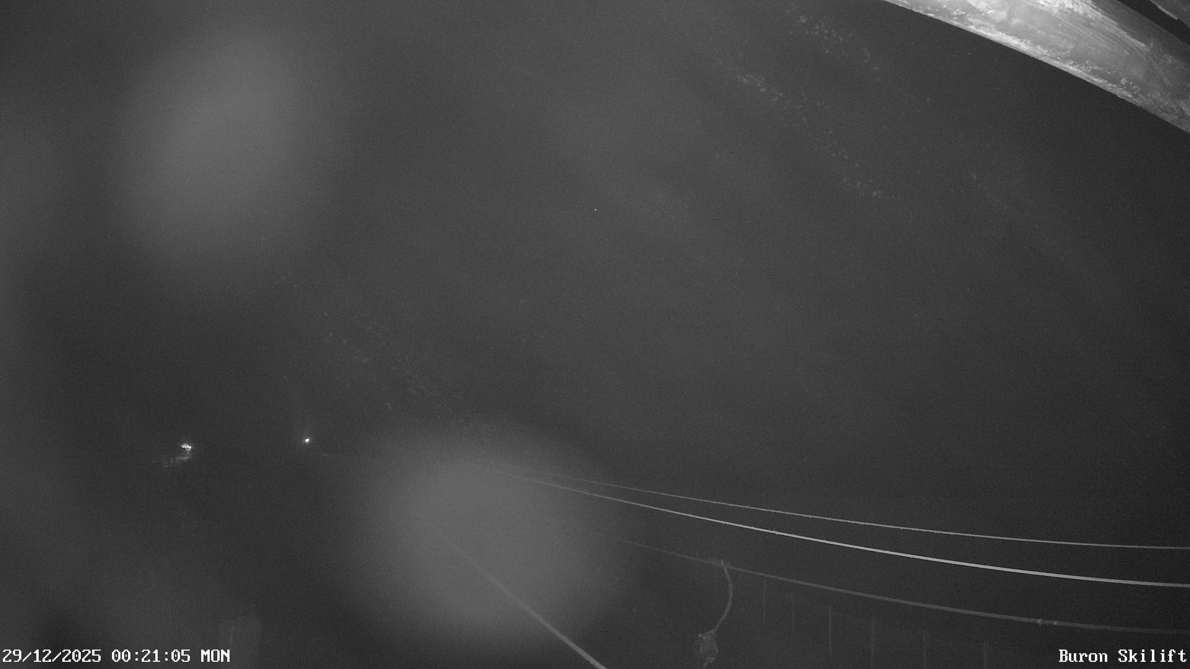 Archiv Foto Webcam Blick von der Talstation des Schlepplifts Buron auf den Lift und die Piste