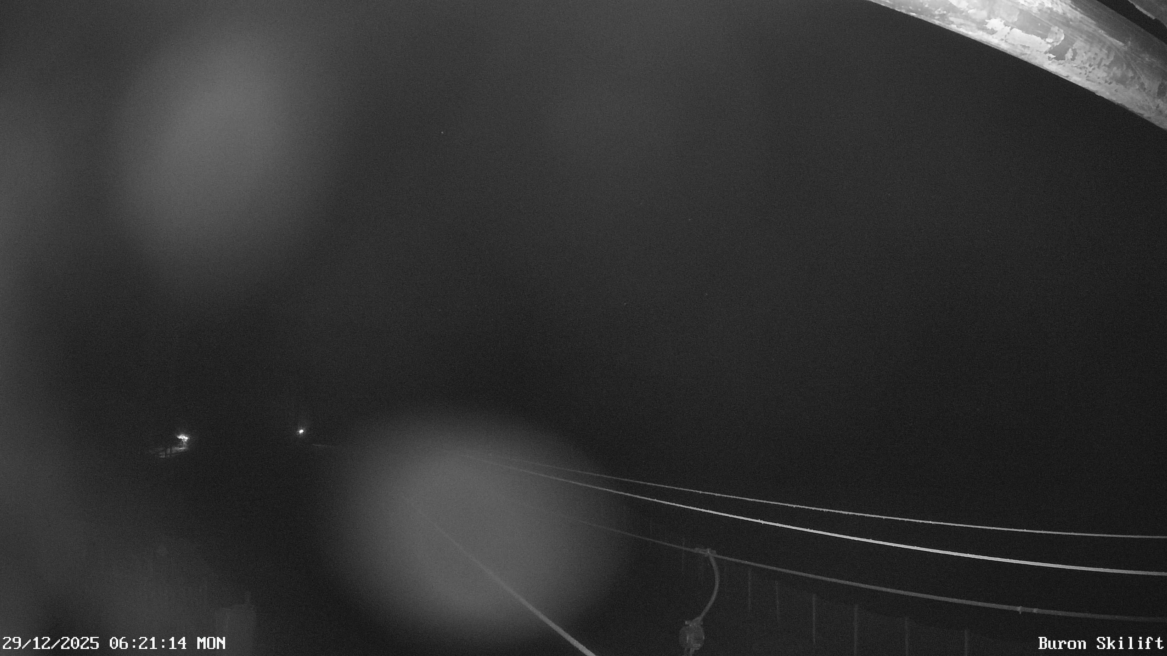 Archiv Foto Webcam Blick von der Talstation des Schlepplifts Buron auf den Lift und die Piste