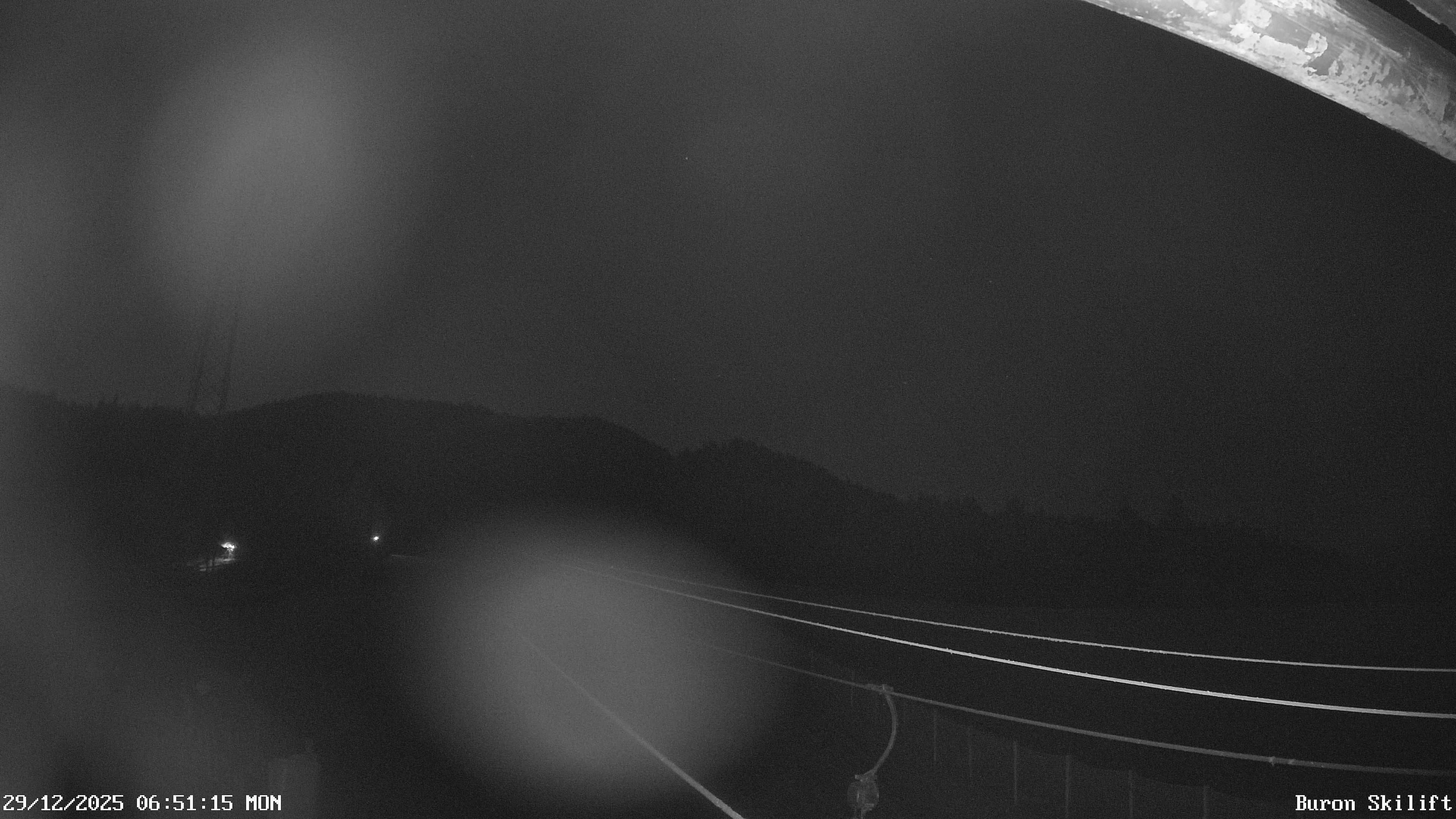 Archiv Foto Webcam Blick von der Talstation des Schlepplifts Buron auf den Lift und die Piste