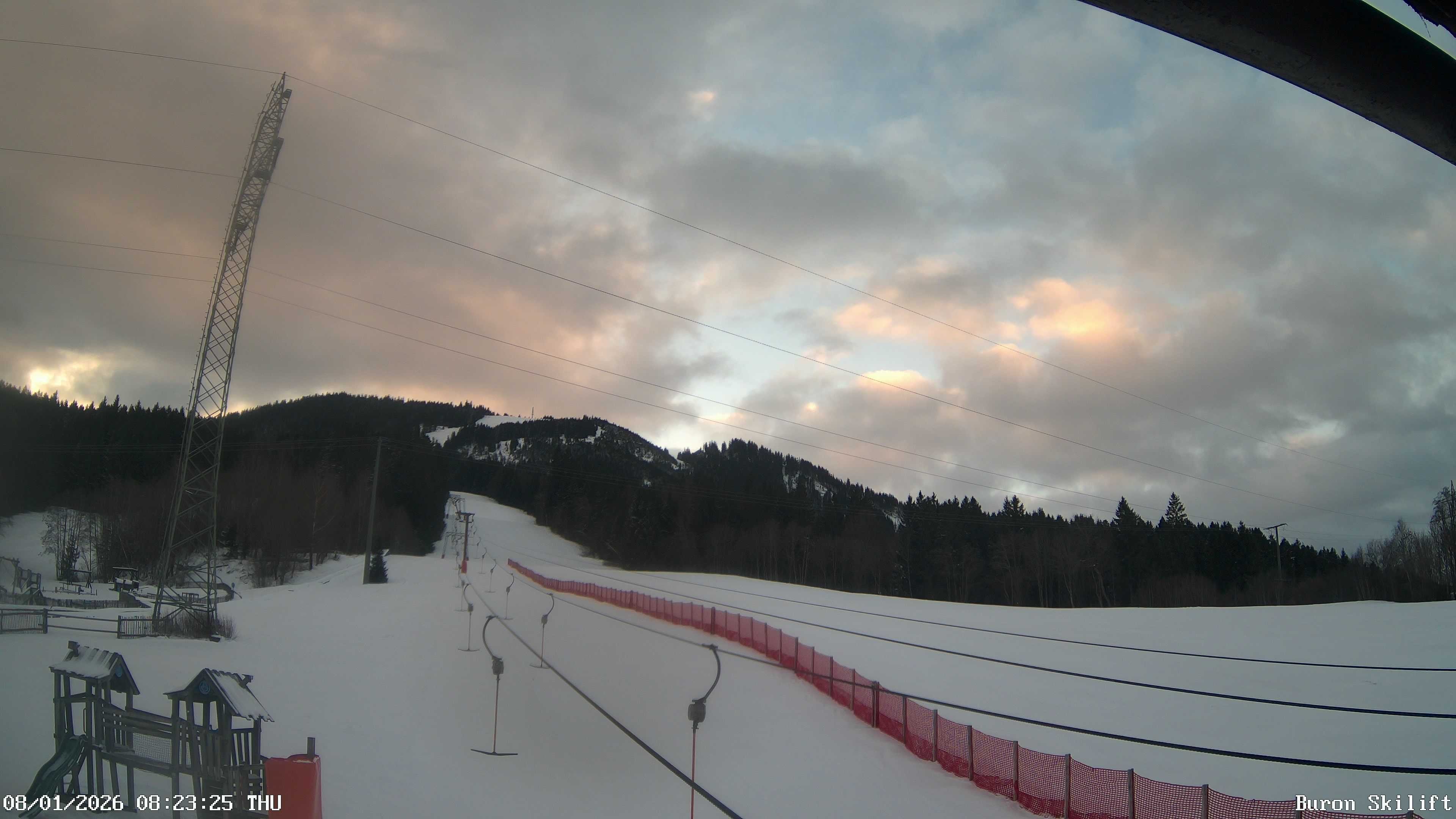 Archiv Foto Webcam Blick von der Talstation des Schlepplifts Buron auf den Lift und die Piste