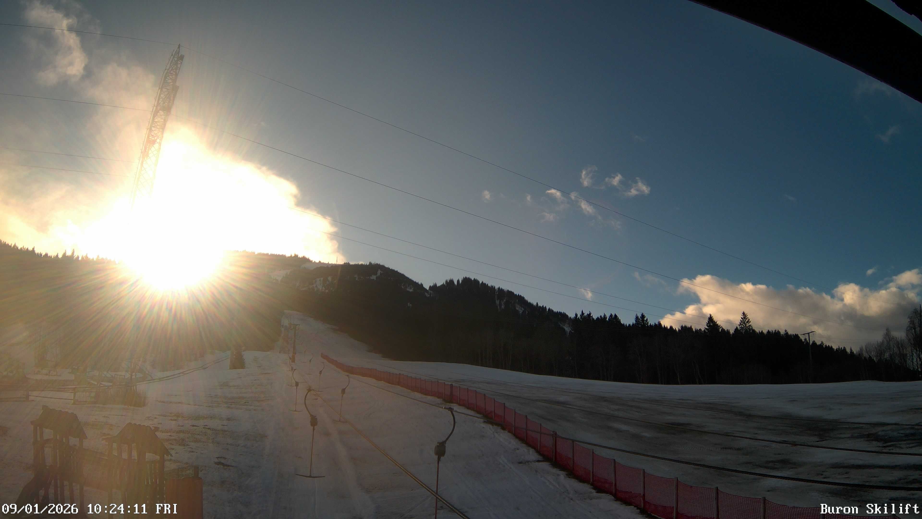 Archiv Foto Webcam Blick von der Talstation des Schlepplifts Buron auf den Lift und die Piste