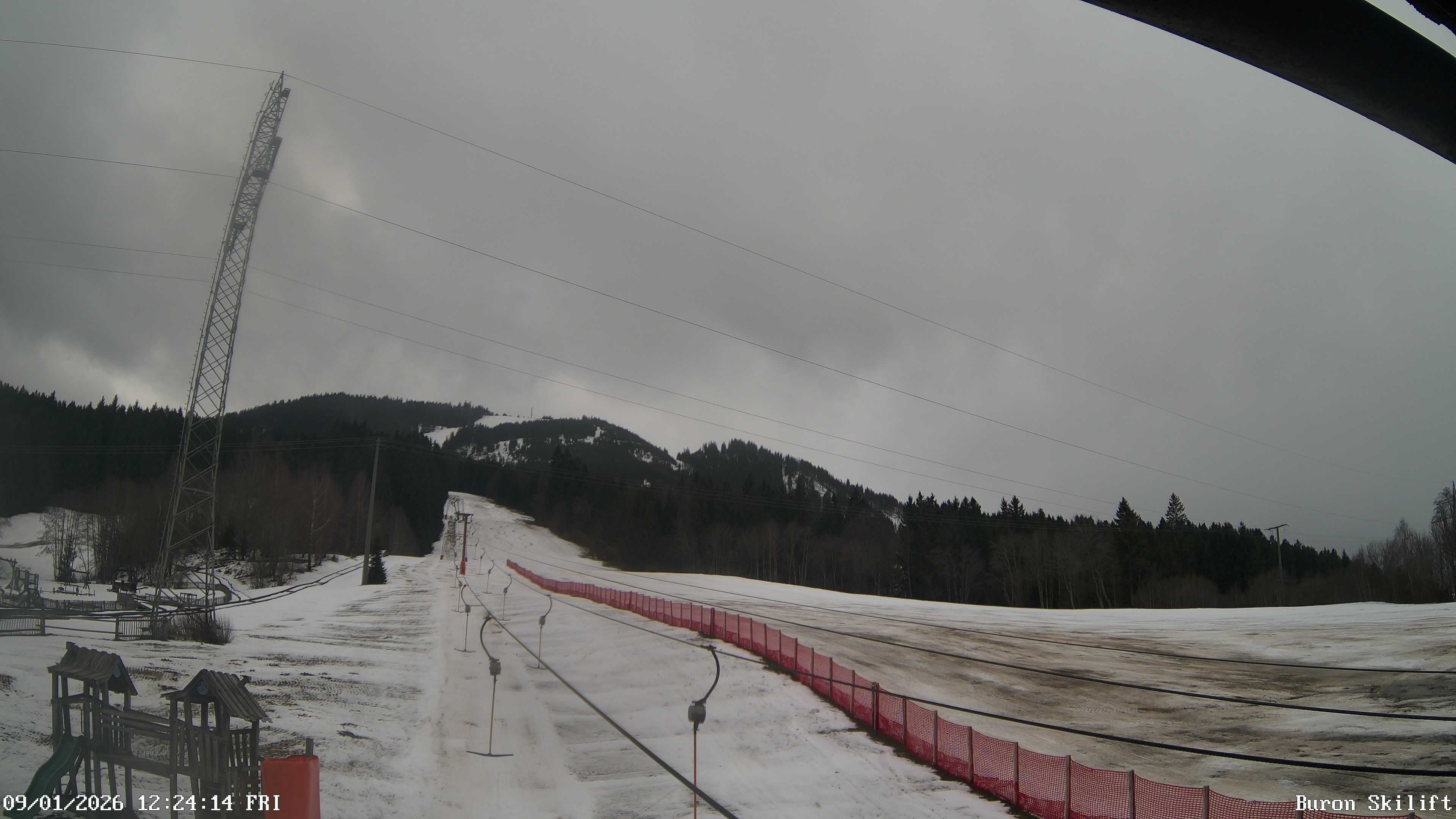 Archiv Foto Webcam Blick von der Talstation des Schlepplifts Buron auf den Lift und die Piste