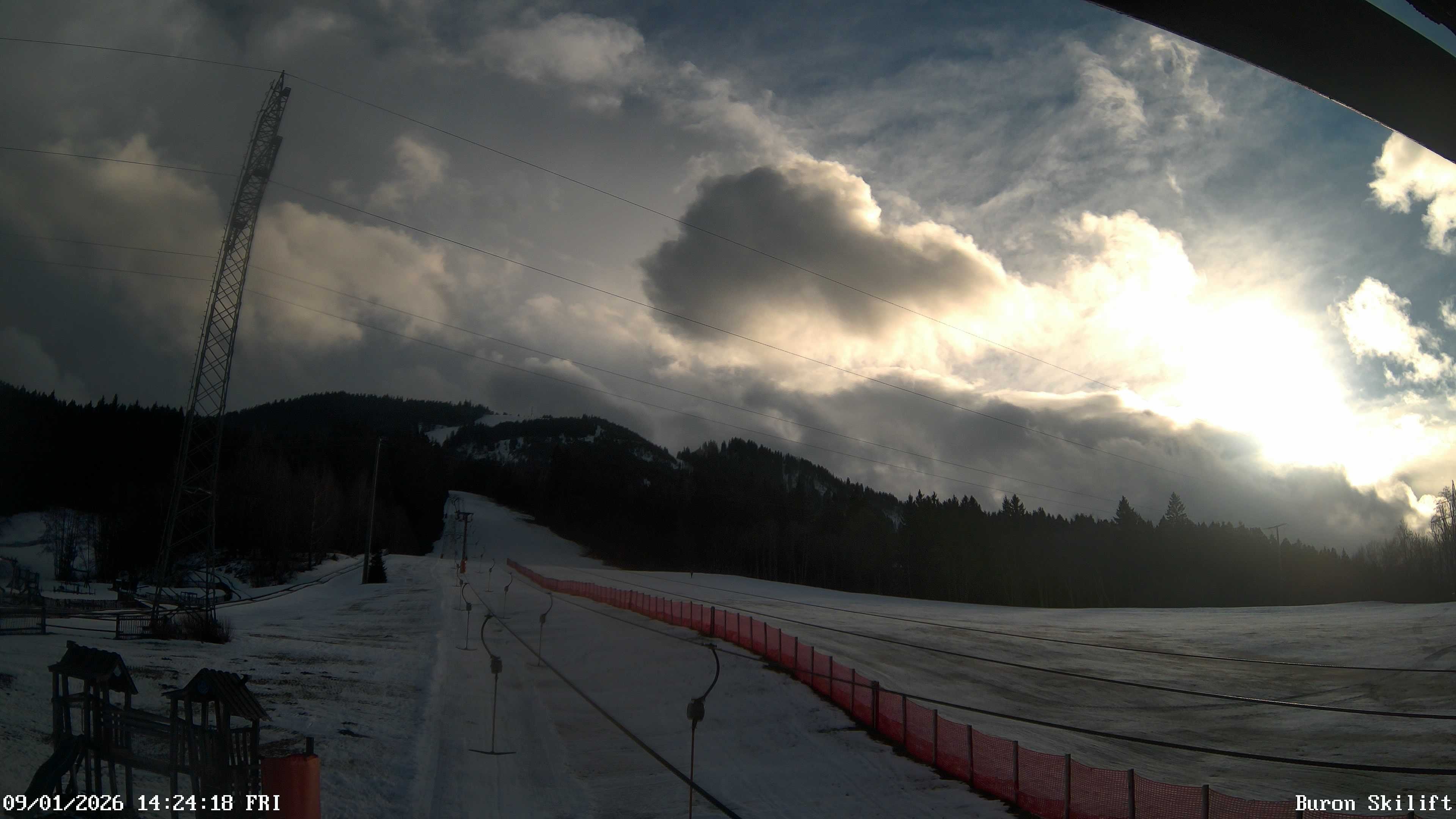 Archiv Foto Webcam Blick von der Talstation des Schlepplifts Buron auf den Lift und die Piste