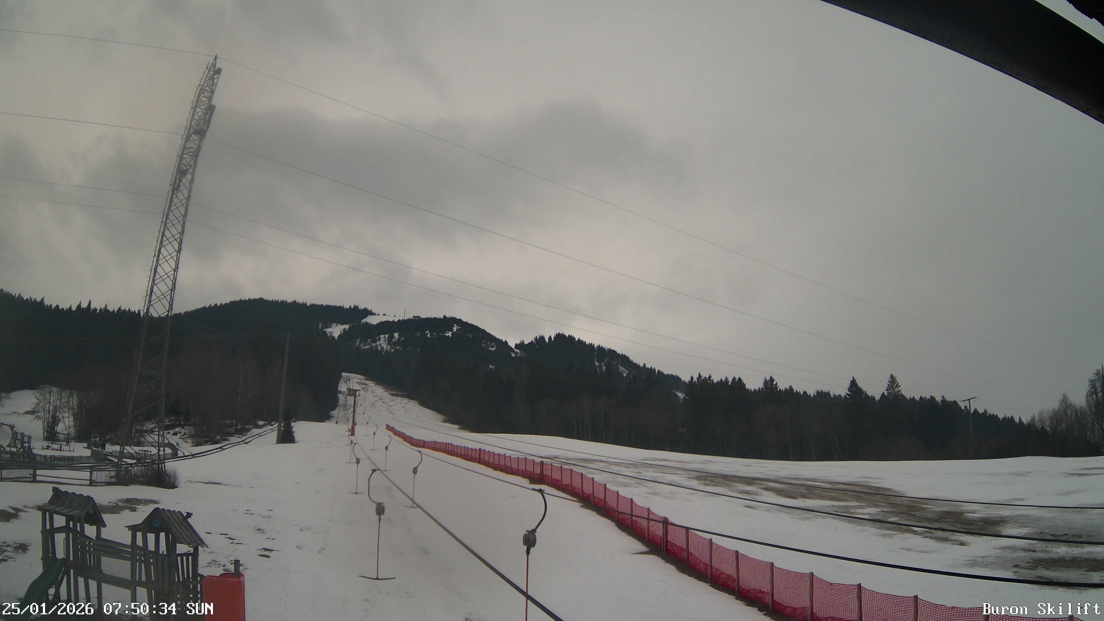 Archiv Foto Webcam Blick von der Talstation des Schlepplifts Buron auf den Lift und die Piste