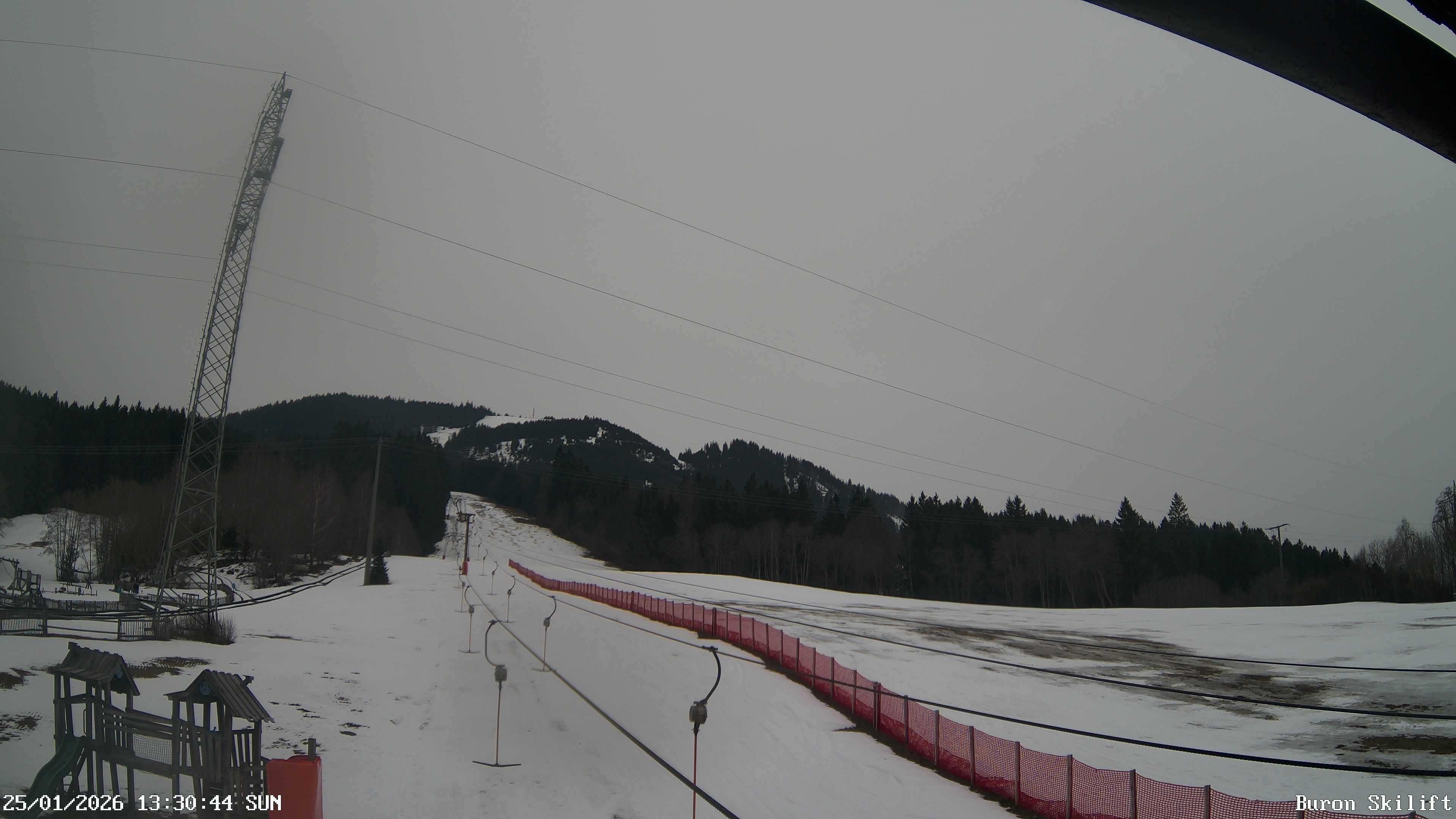 Archiv Foto Webcam Blick von der Talstation des Schlepplifts Buron auf den Lift und die Piste