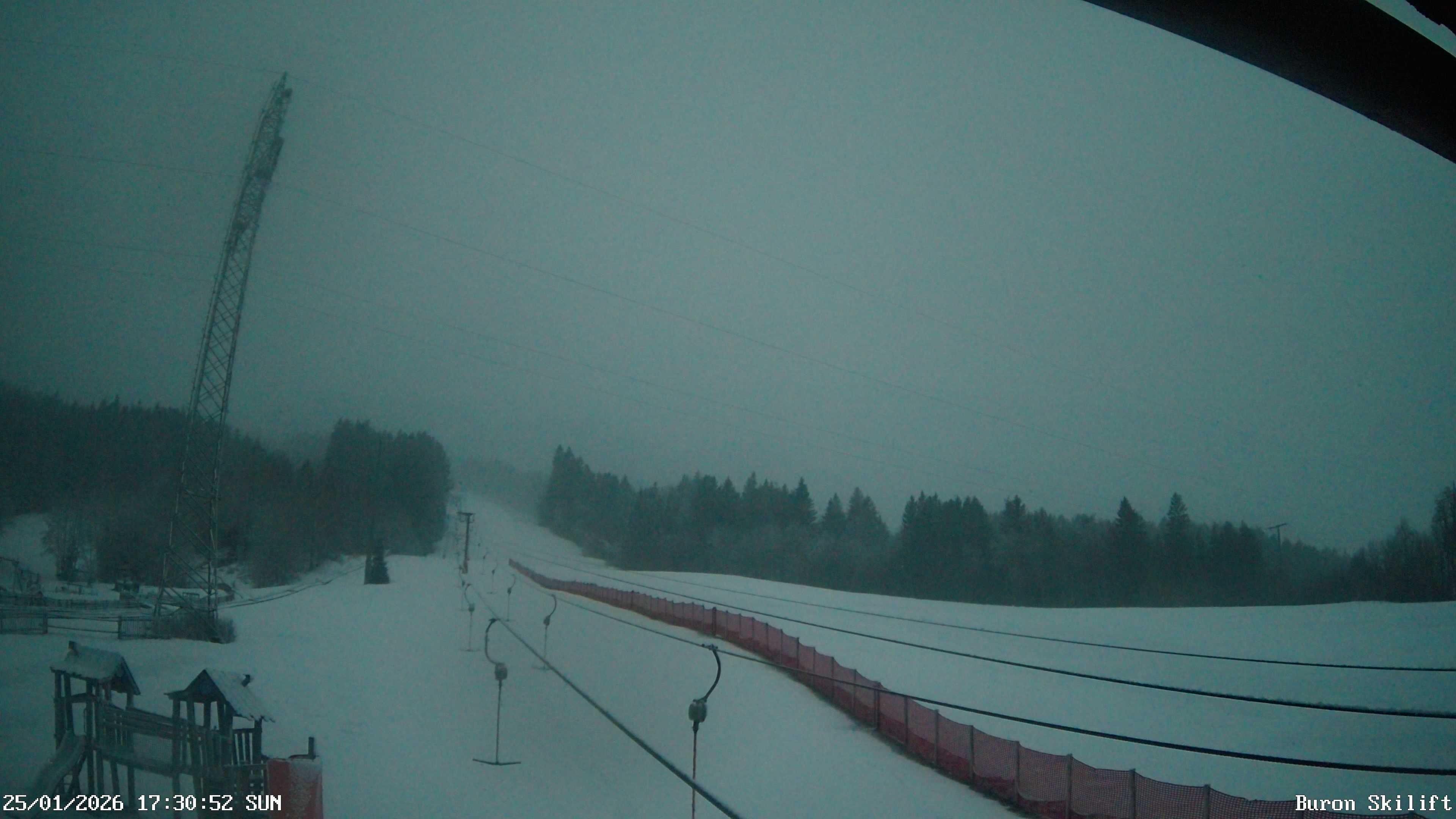 Archiv Foto Webcam Blick von der Talstation des Schlepplifts Buron auf den Lift und die Piste