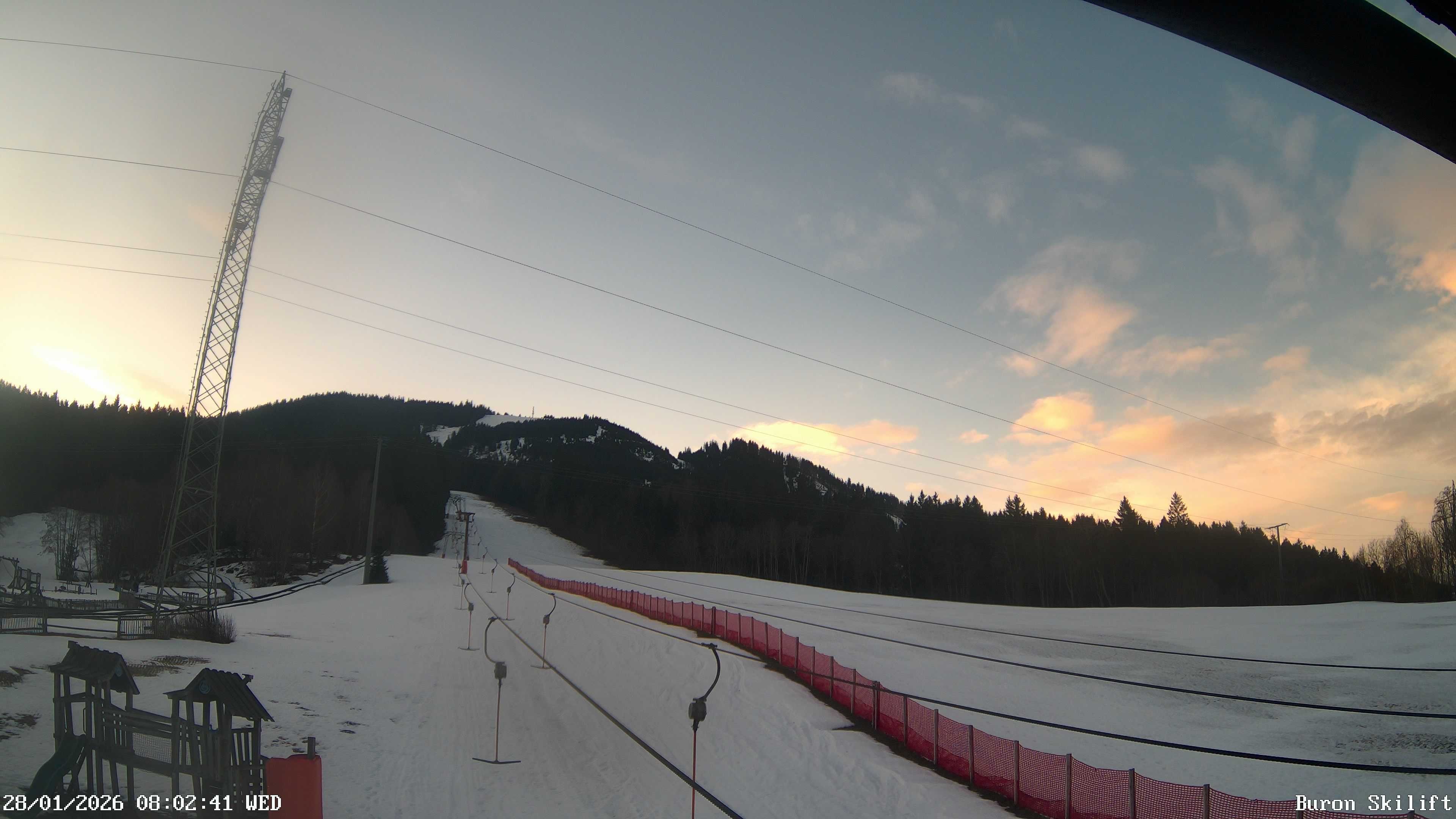 Archiv Foto Webcam Blick von der Talstation des Schlepplifts Buron auf den Lift und die Piste
