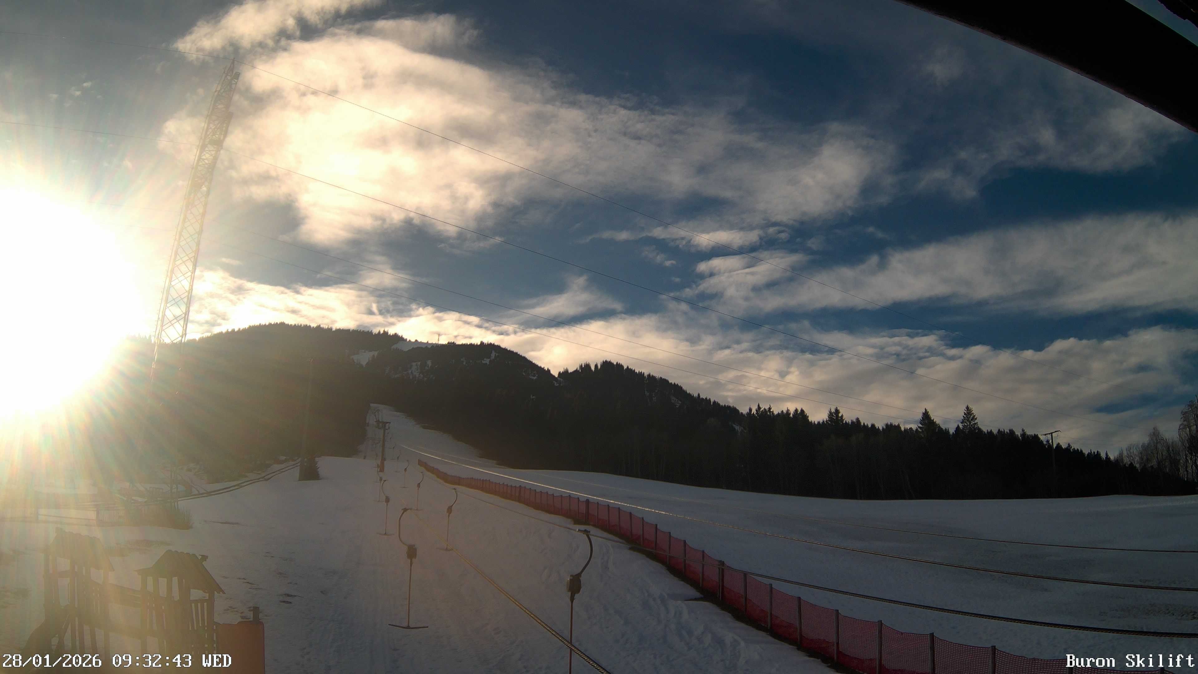 Archiv Foto Webcam Blick von der Talstation des Schlepplifts Buron auf den Lift und die Piste