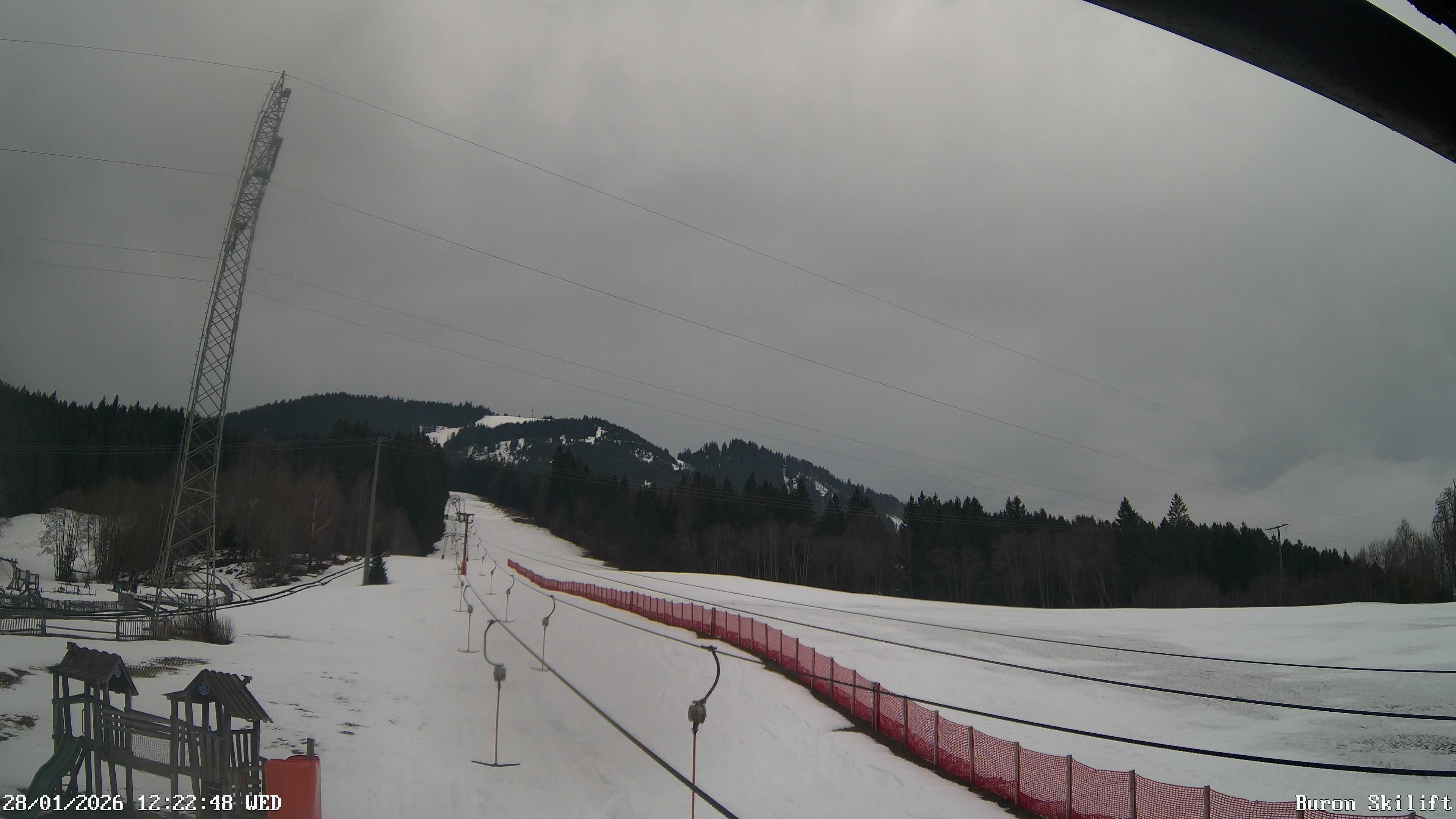 Archiv Foto Webcam Blick von der Talstation des Schlepplifts Buron auf den Lift und die Piste