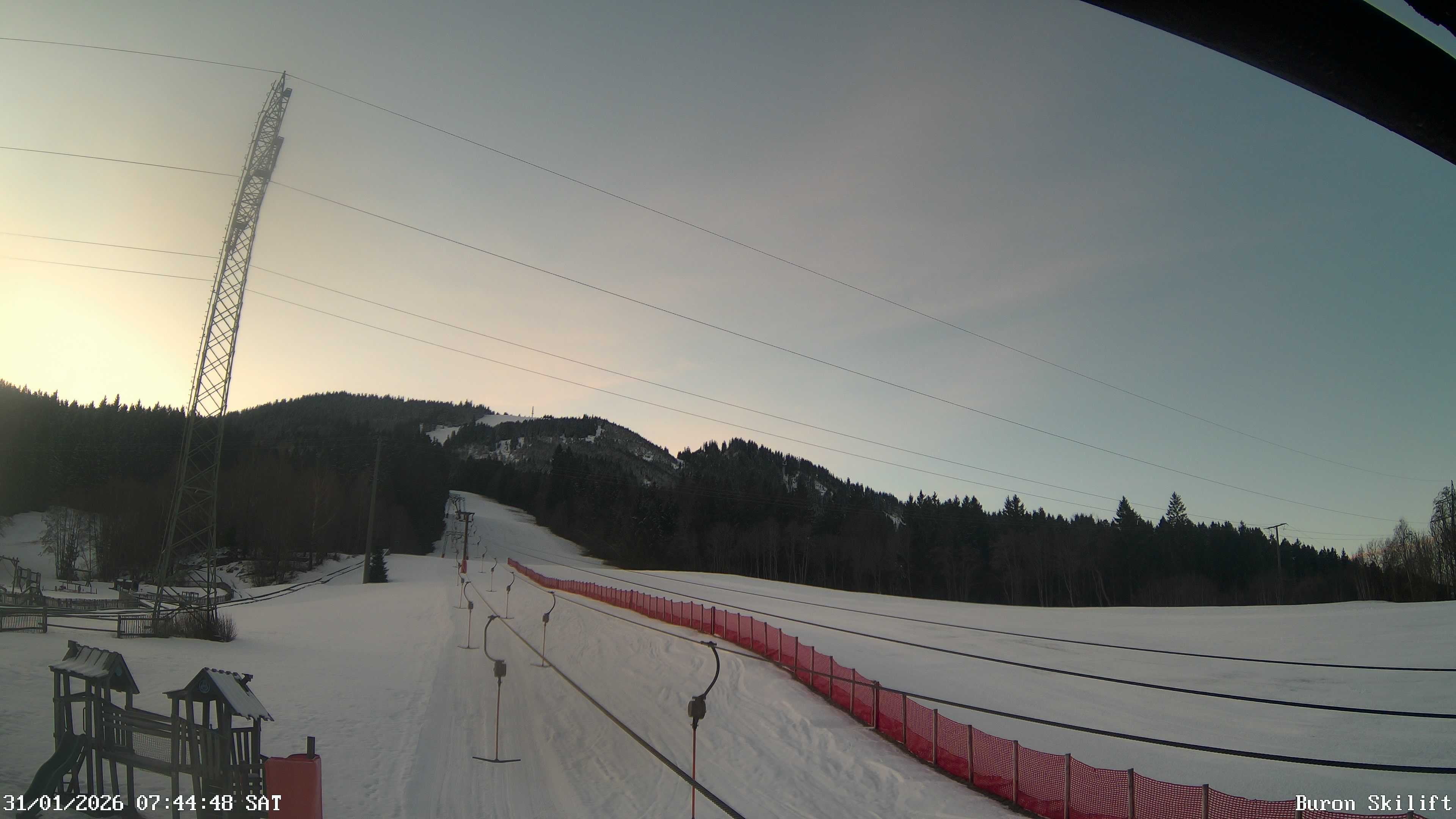 Archiv Foto Webcam Blick von der Talstation des Schlepplifts Buron auf den Lift und die Piste