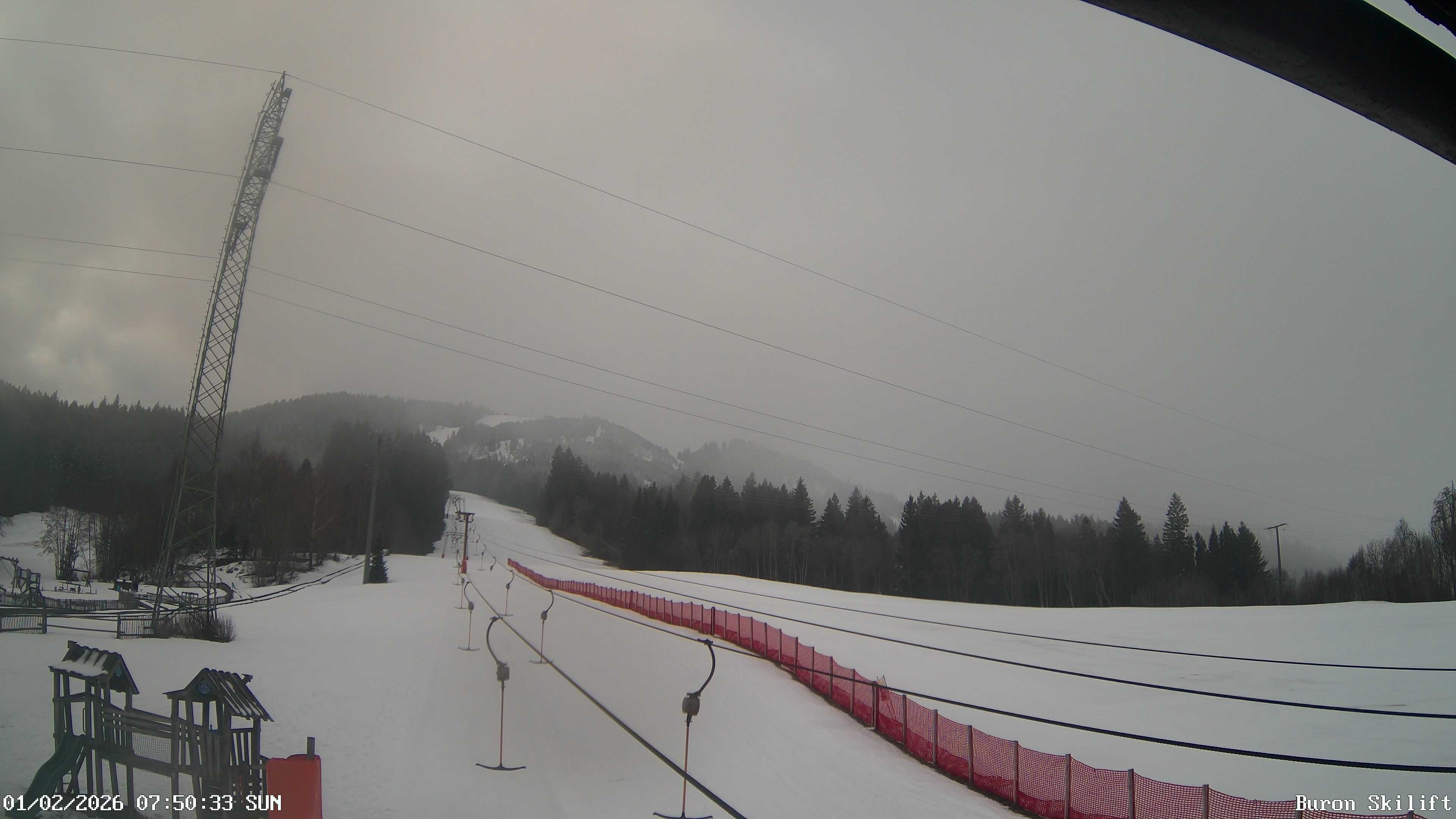 Archiv Foto Webcam Blick von der Talstation des Schlepplifts Buron auf den Lift und die Piste