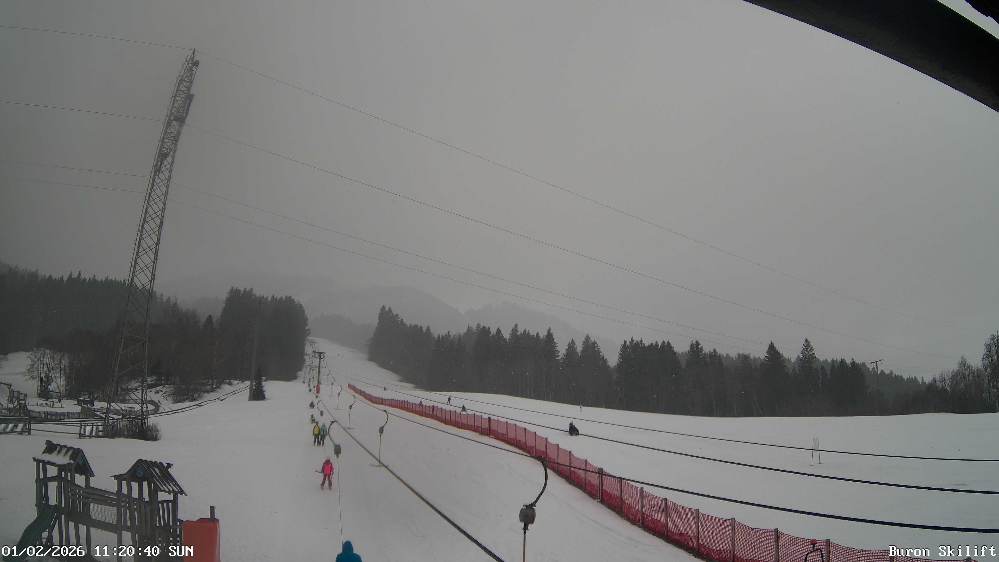Archiv Foto Webcam Blick von der Talstation des Schlepplifts Buron auf den Lift und die Piste