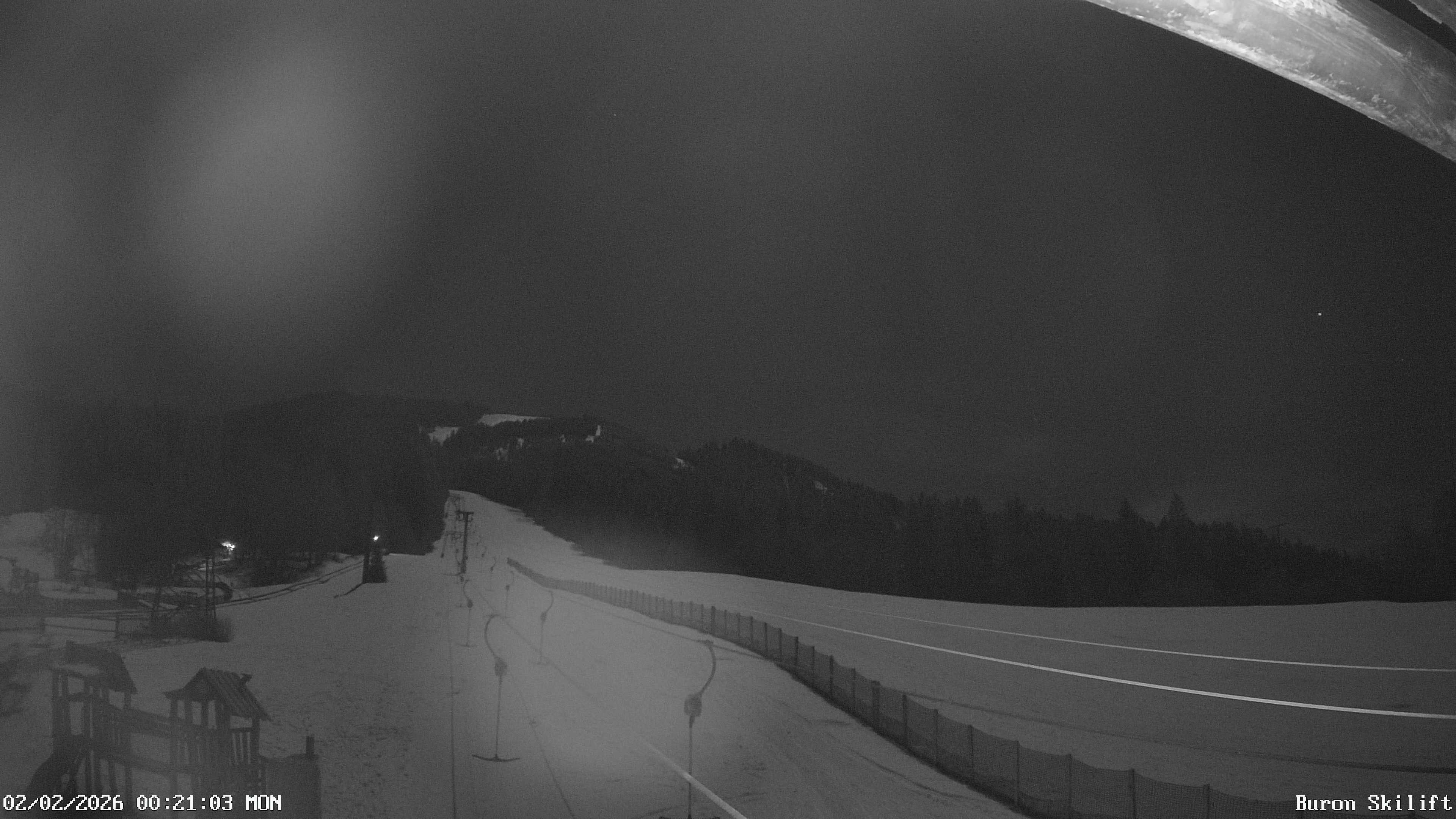 Archiv Foto Webcam Blick von der Talstation des Schlepplifts Buron auf den Lift und die Piste