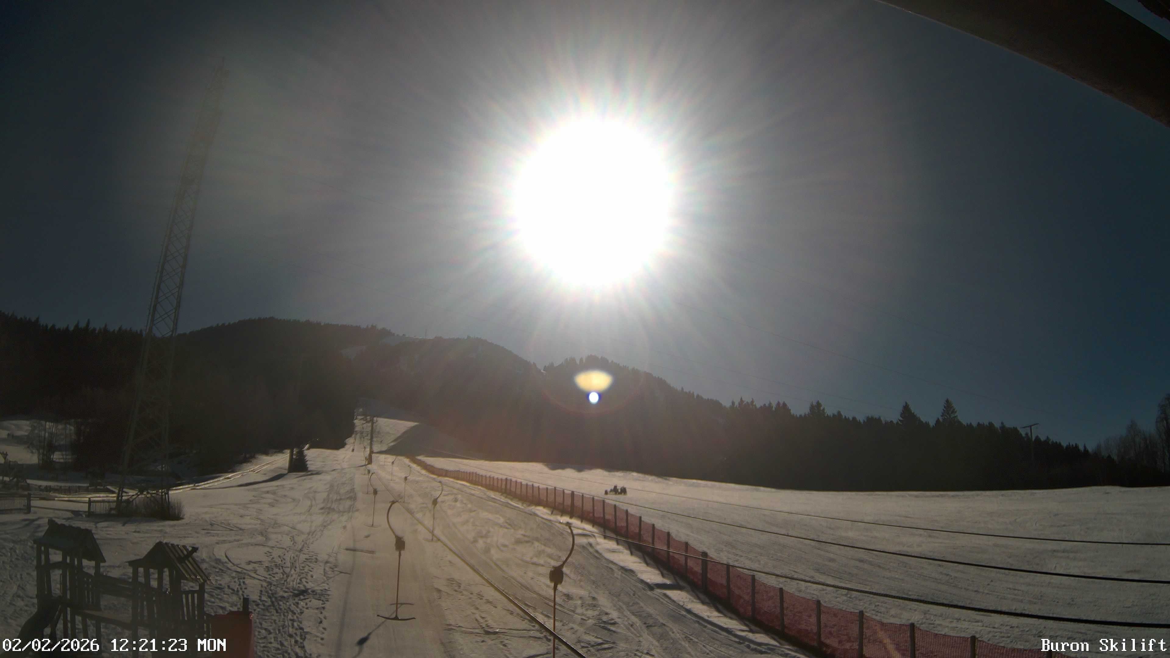 Archiv Foto Webcam Blick von der Talstation des Schlepplifts Buron auf den Lift und die Piste