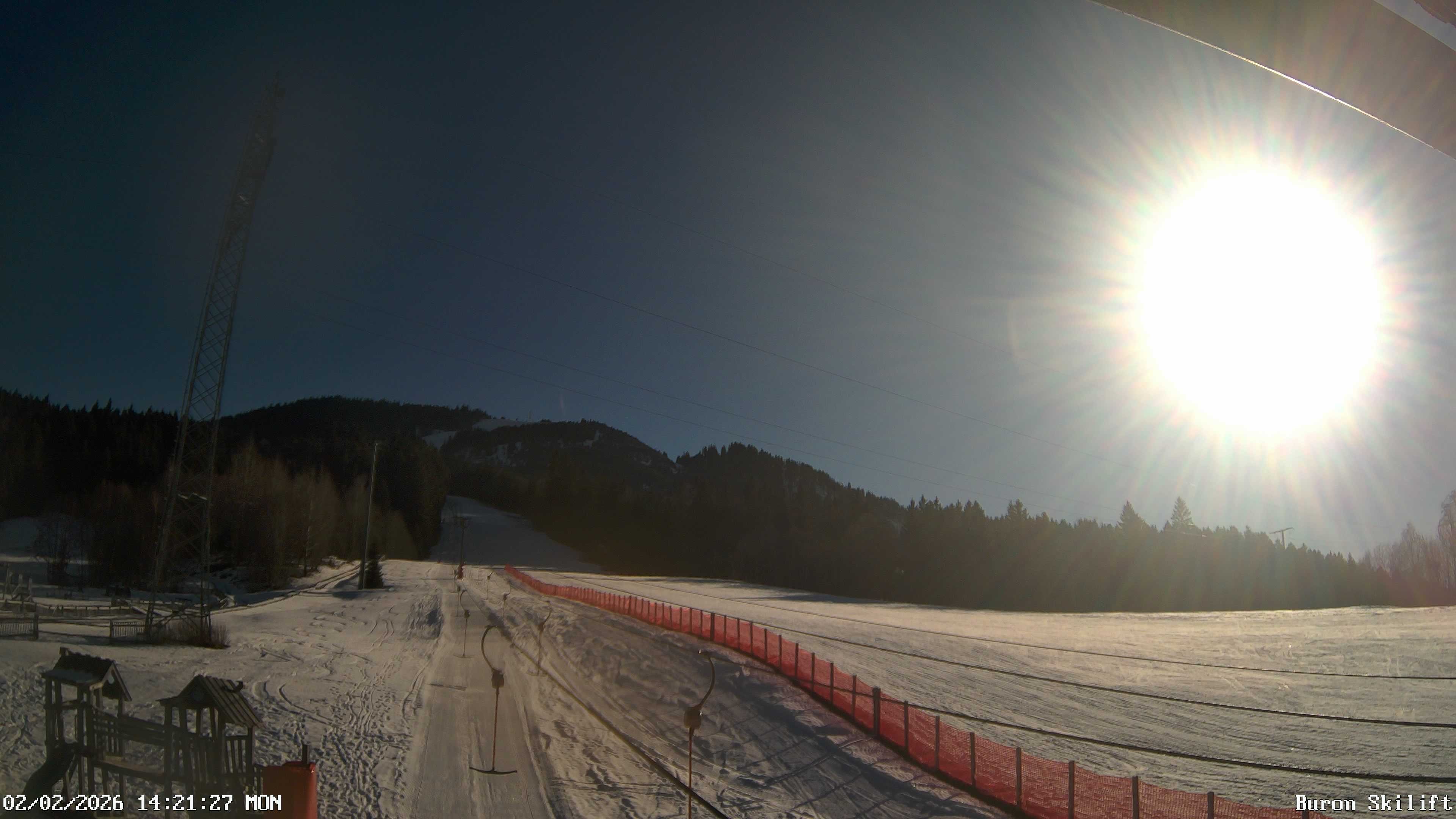 Archiv Foto Webcam Blick von der Talstation des Schlepplifts Buron auf den Lift und die Piste