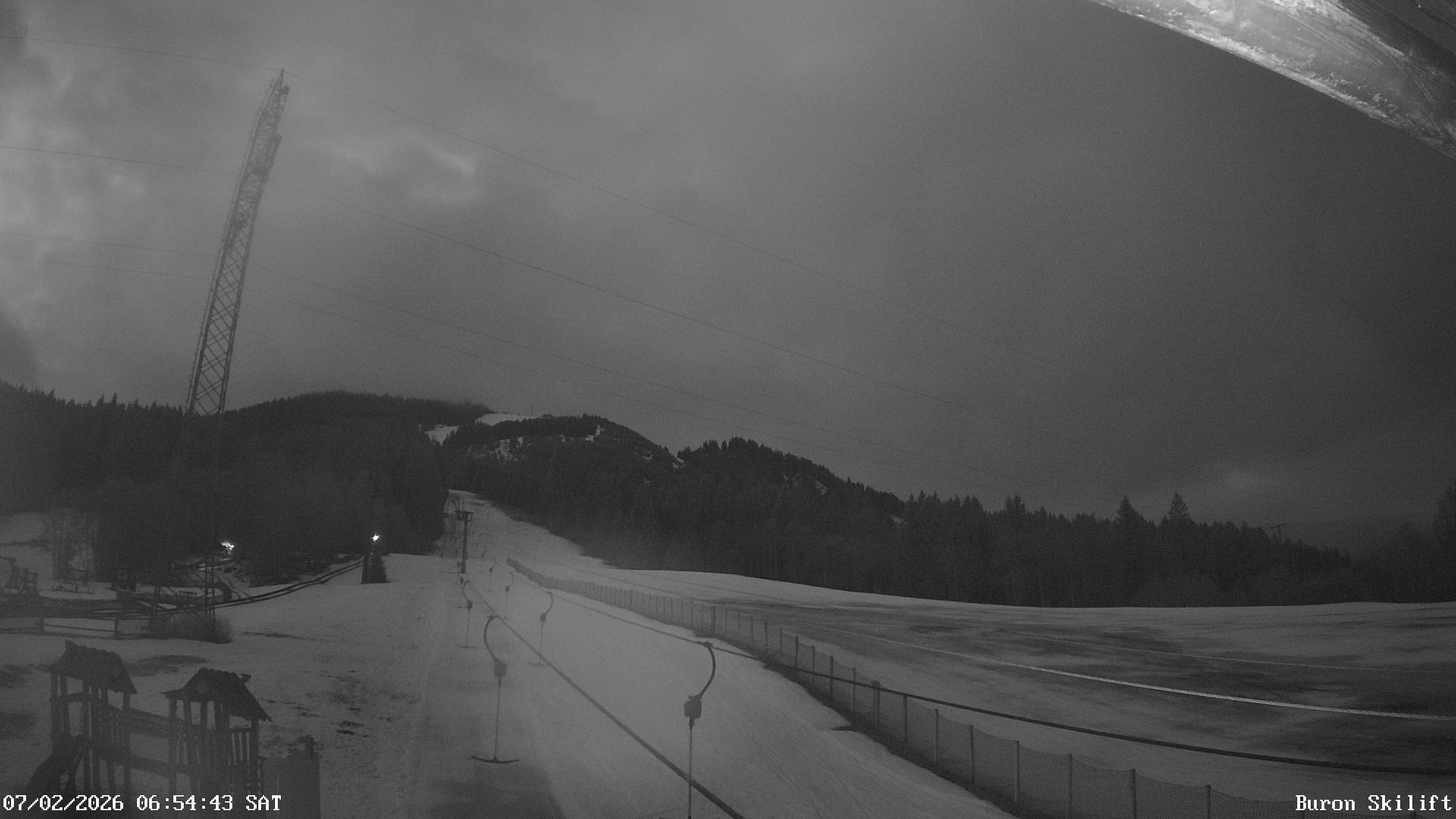 Archiv Foto Webcam Blick von der Talstation des Schlepplifts Buron auf den Lift und die Piste