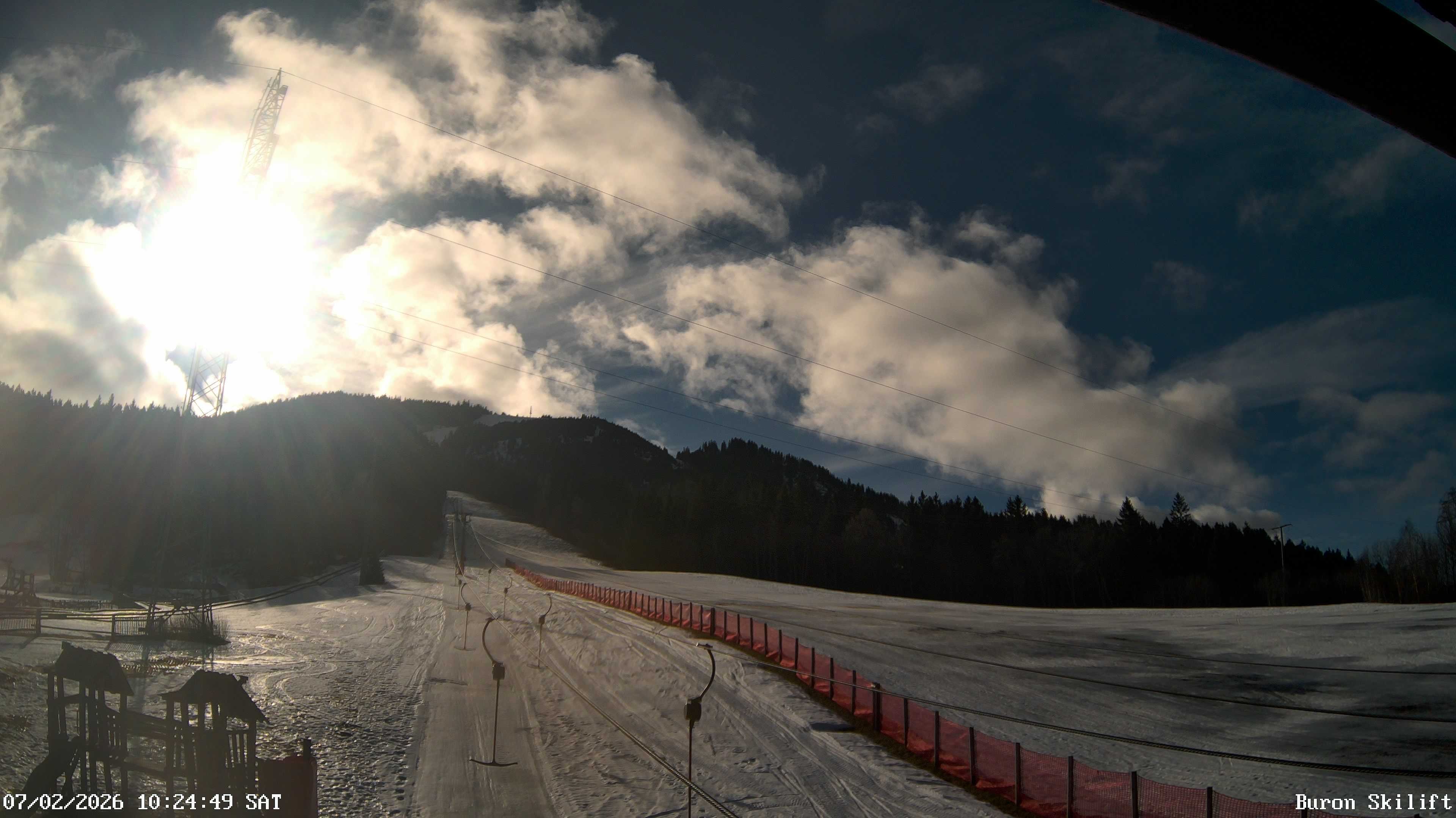 Archiv Foto Webcam Blick von der Talstation des Schlepplifts Buron auf den Lift und die Piste