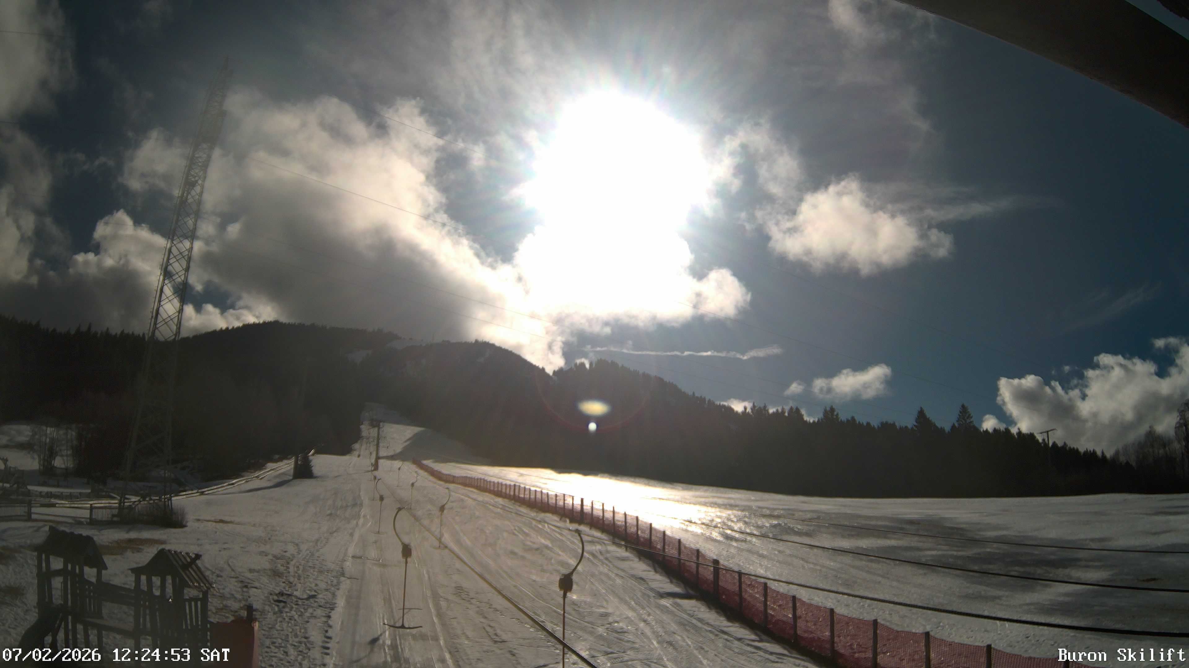 Archiv Foto Webcam Blick von der Talstation des Schlepplifts Buron auf den Lift und die Piste