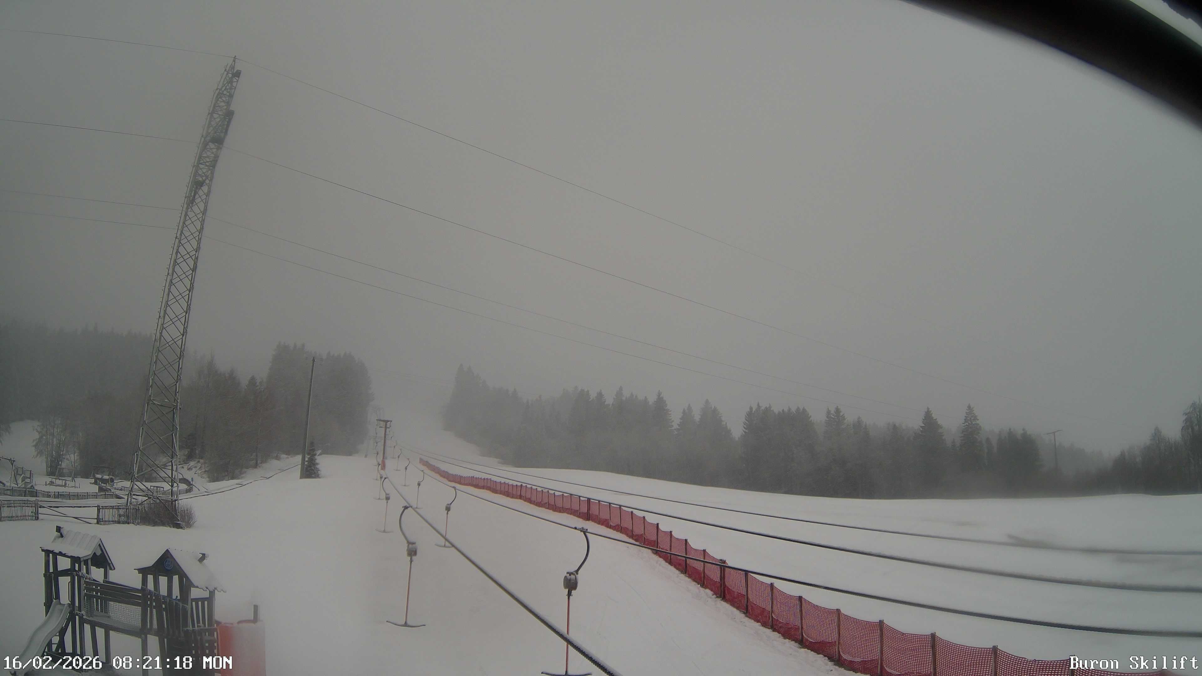 Archiv Foto Webcam Blick von der Talstation des Schlepplifts Buron auf den Lift und die Piste