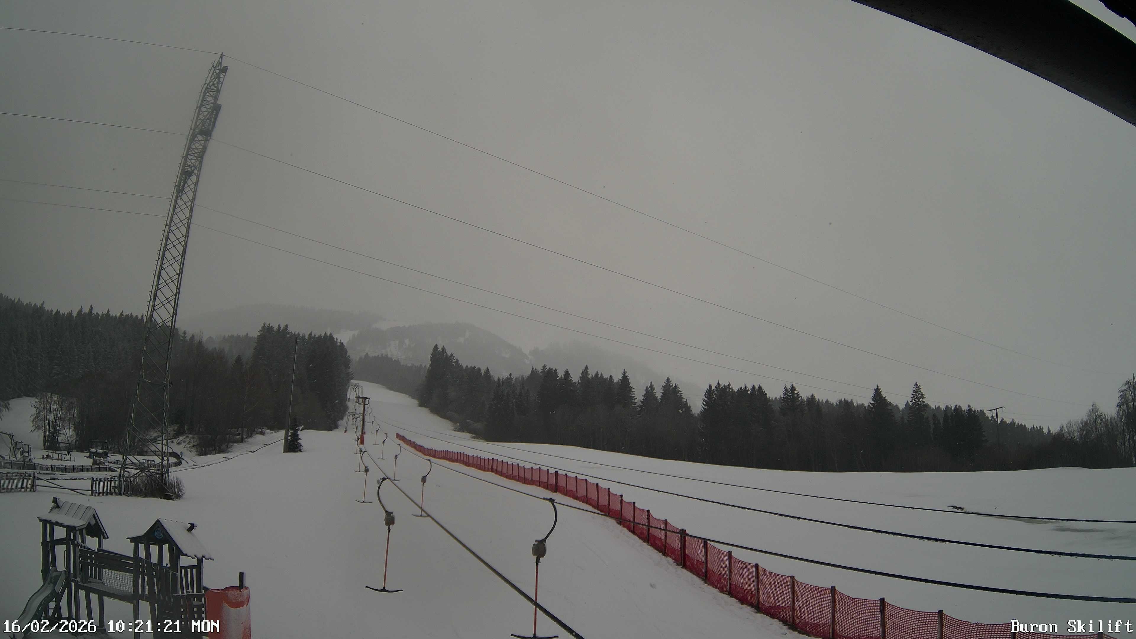 Archiv Foto Webcam Blick von der Talstation des Schlepplifts Buron auf den Lift und die Piste