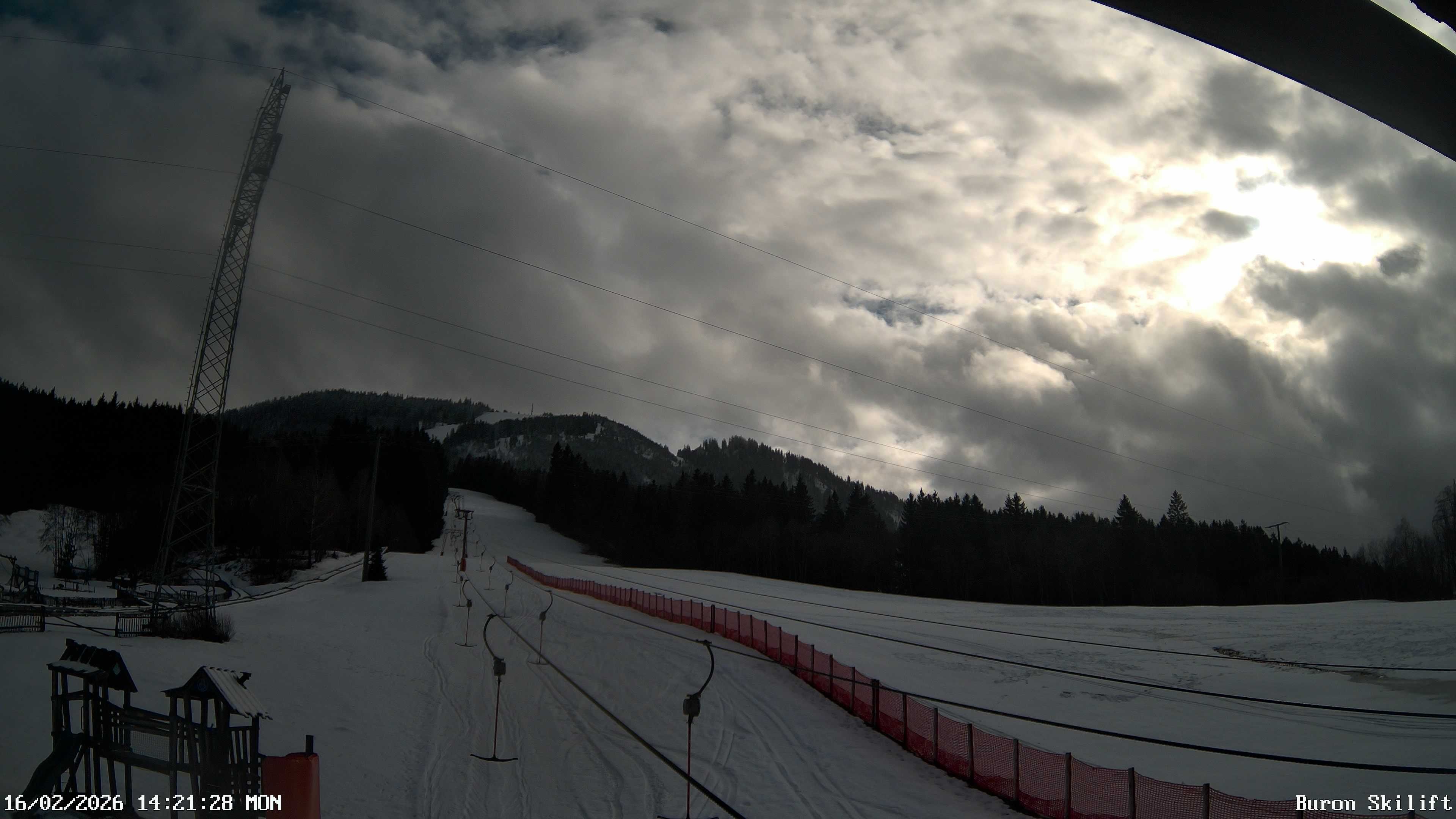 Archiv Foto Webcam Blick von der Talstation des Schlepplifts Buron auf den Lift und die Piste
