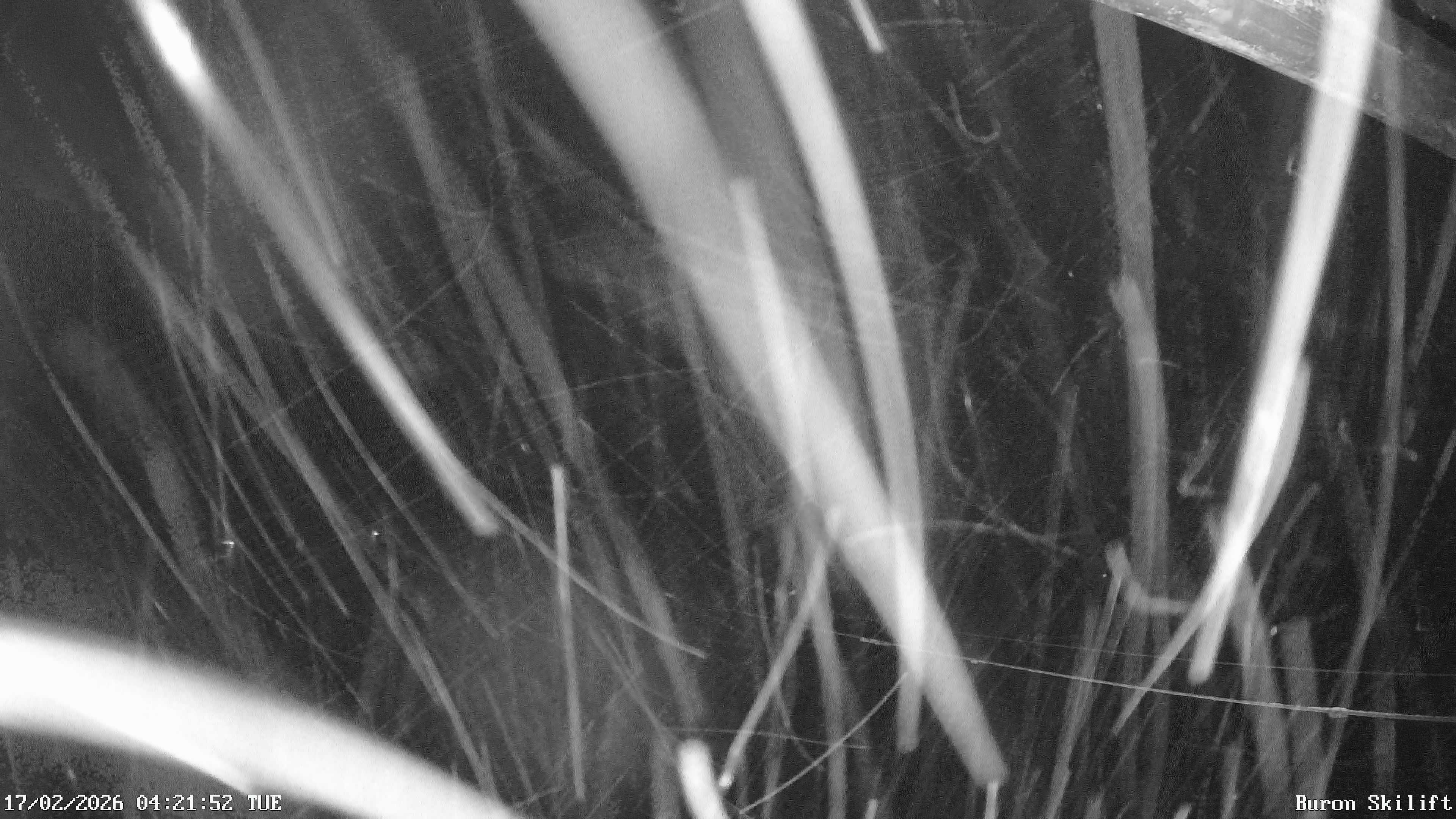 Archiv Foto Webcam Blick von der Talstation des Schlepplifts Buron auf den Lift und die Piste