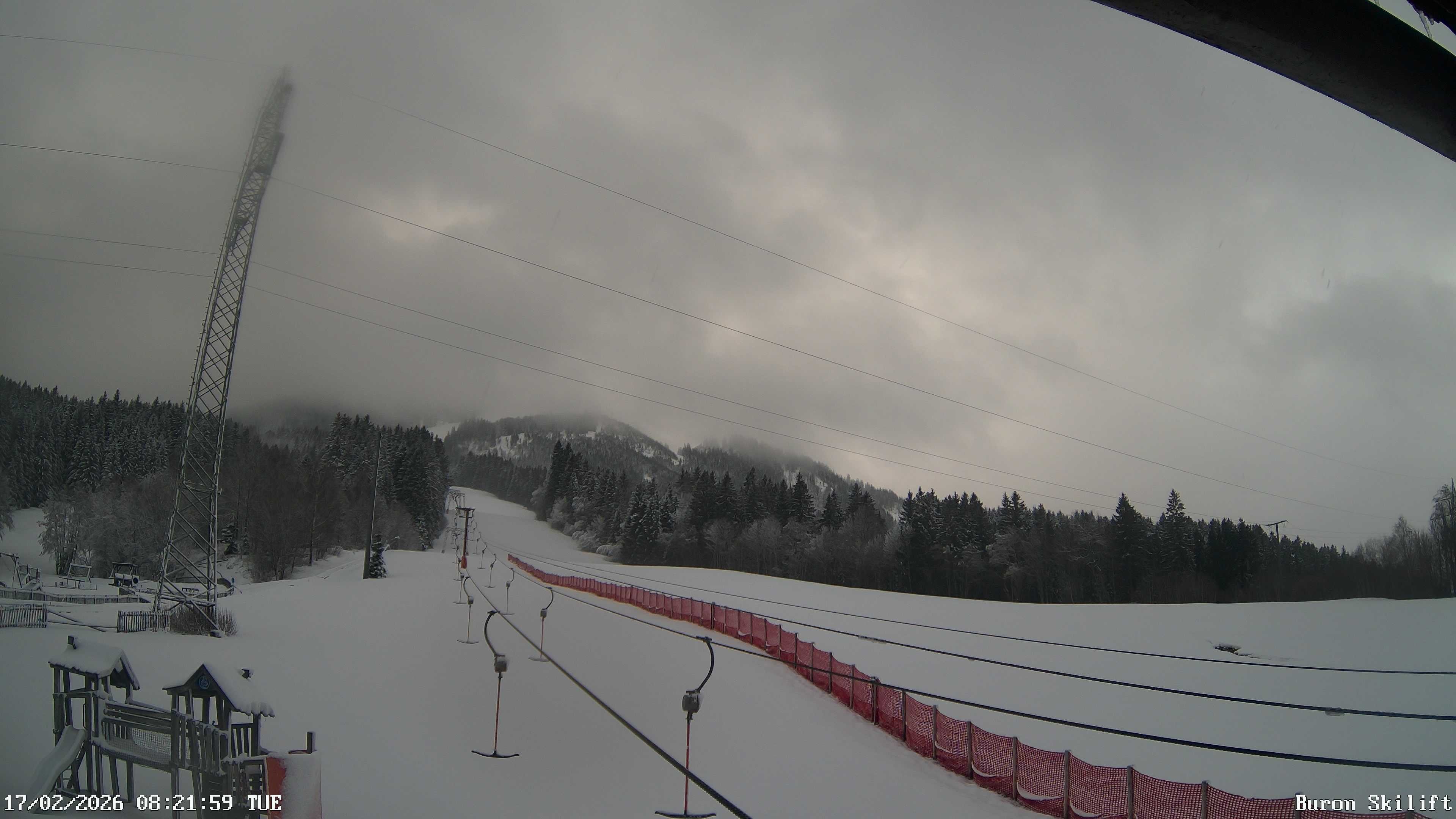 Archiv Foto Webcam Blick von der Talstation des Schlepplifts Buron auf den Lift und die Piste