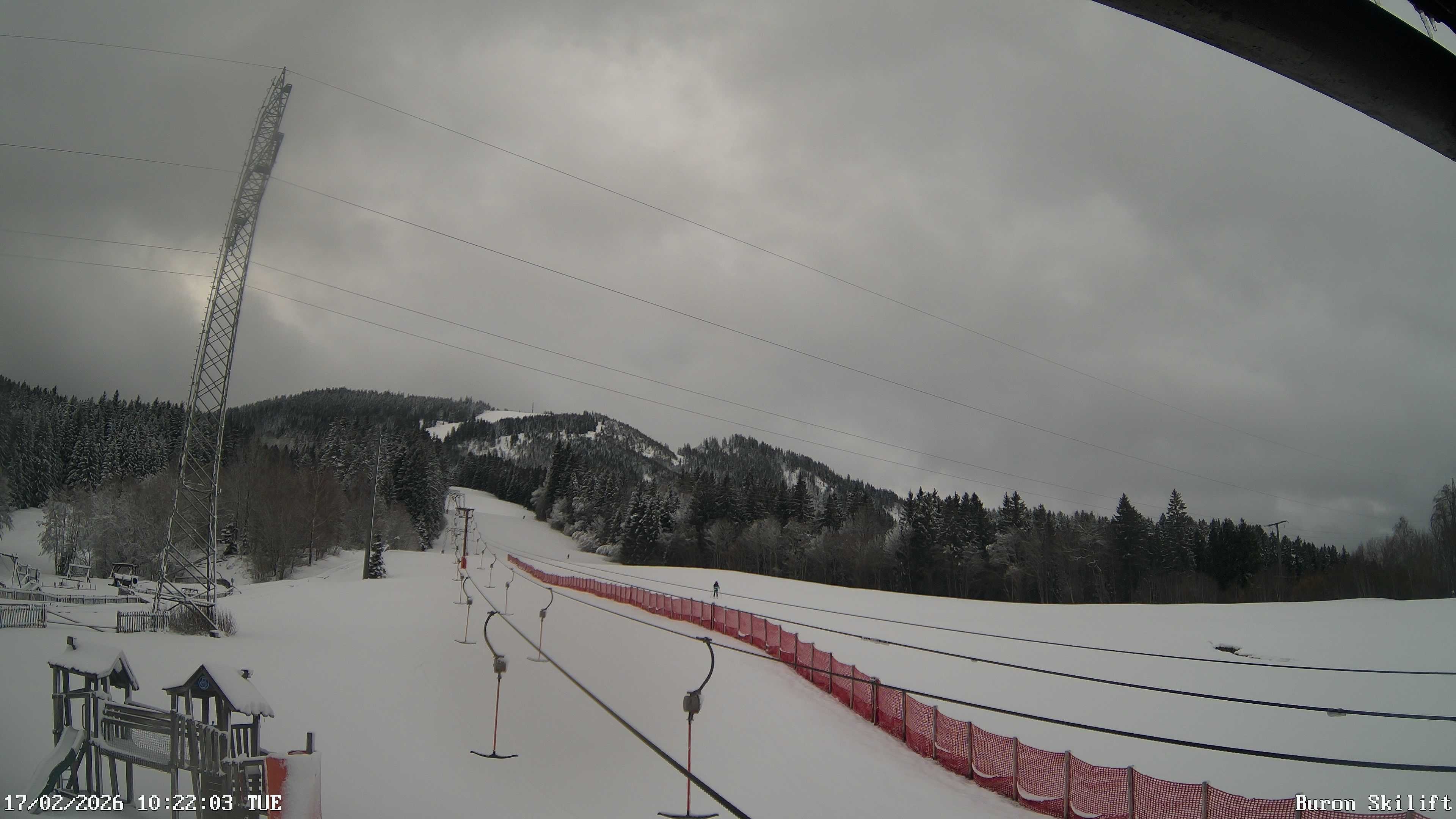 Archiv Foto Webcam Blick von der Talstation des Schlepplifts Buron auf den Lift und die Piste