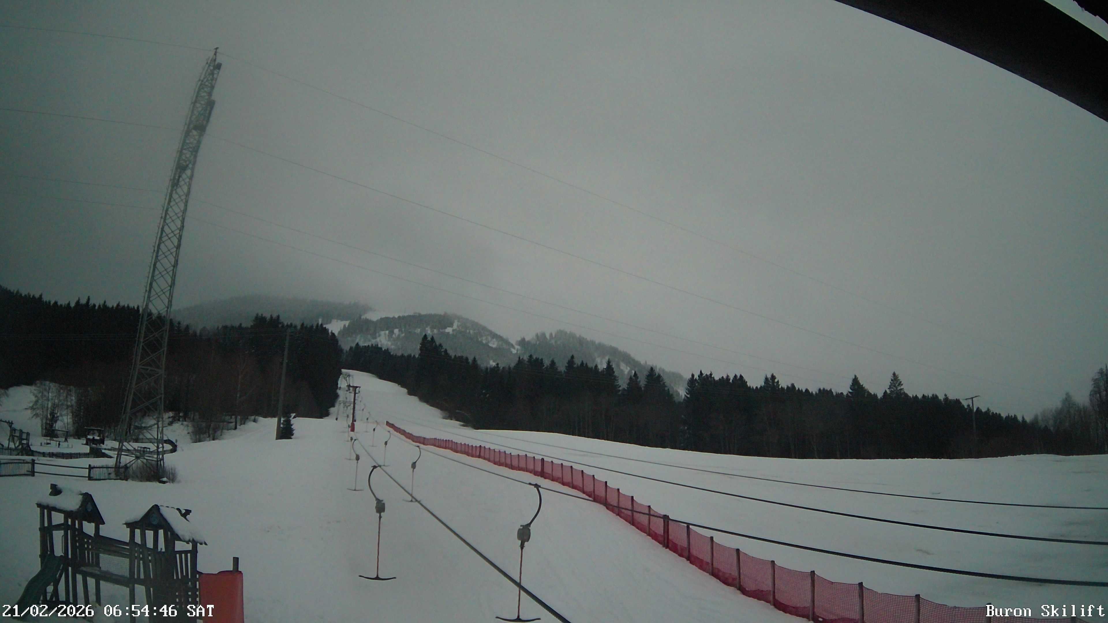 Archiv Foto Webcam Blick von der Talstation des Schlepplifts Buron auf den Lift und die Piste