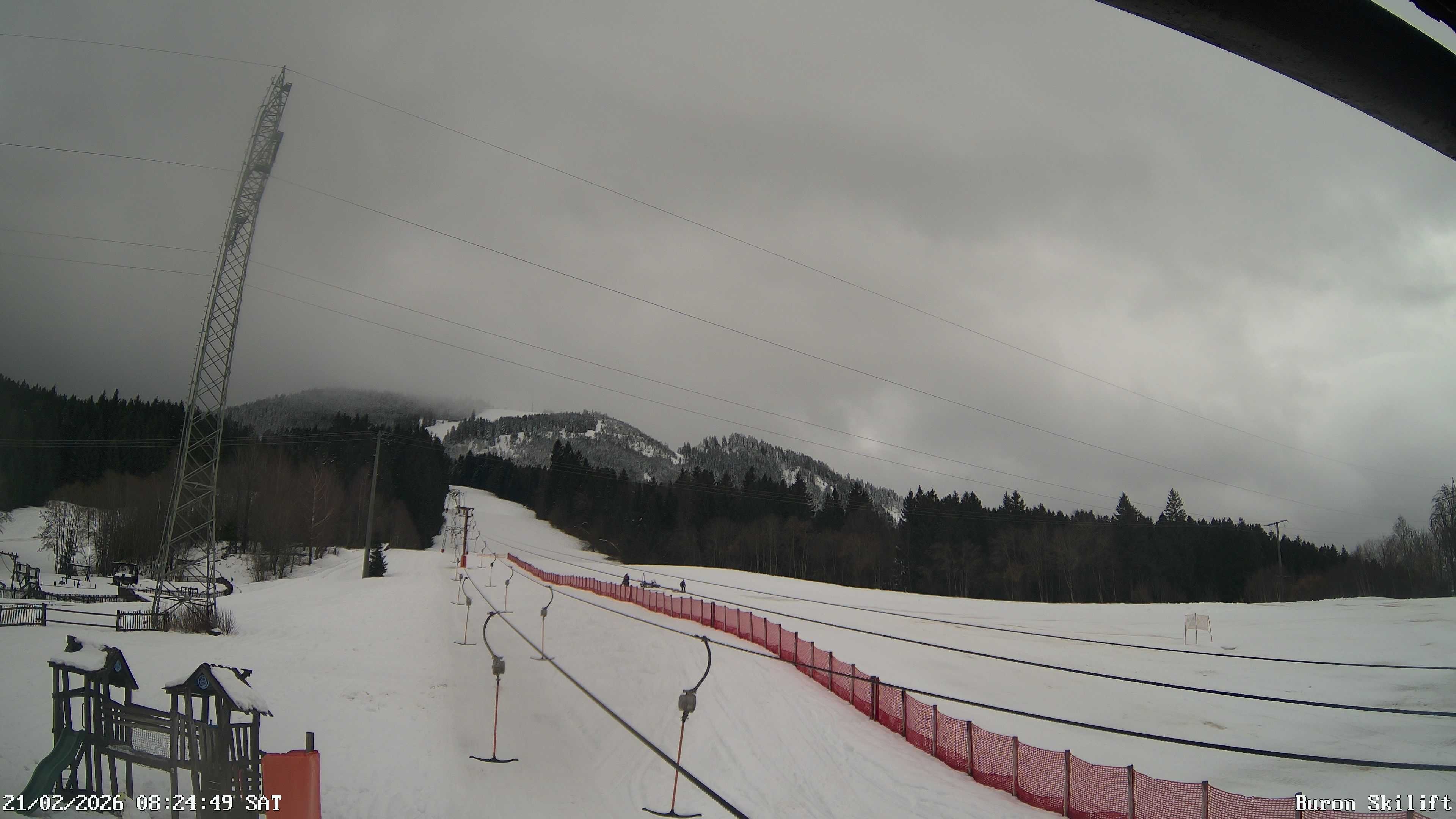 Archiv Foto Webcam Blick von der Talstation des Schlepplifts Buron auf den Lift und die Piste